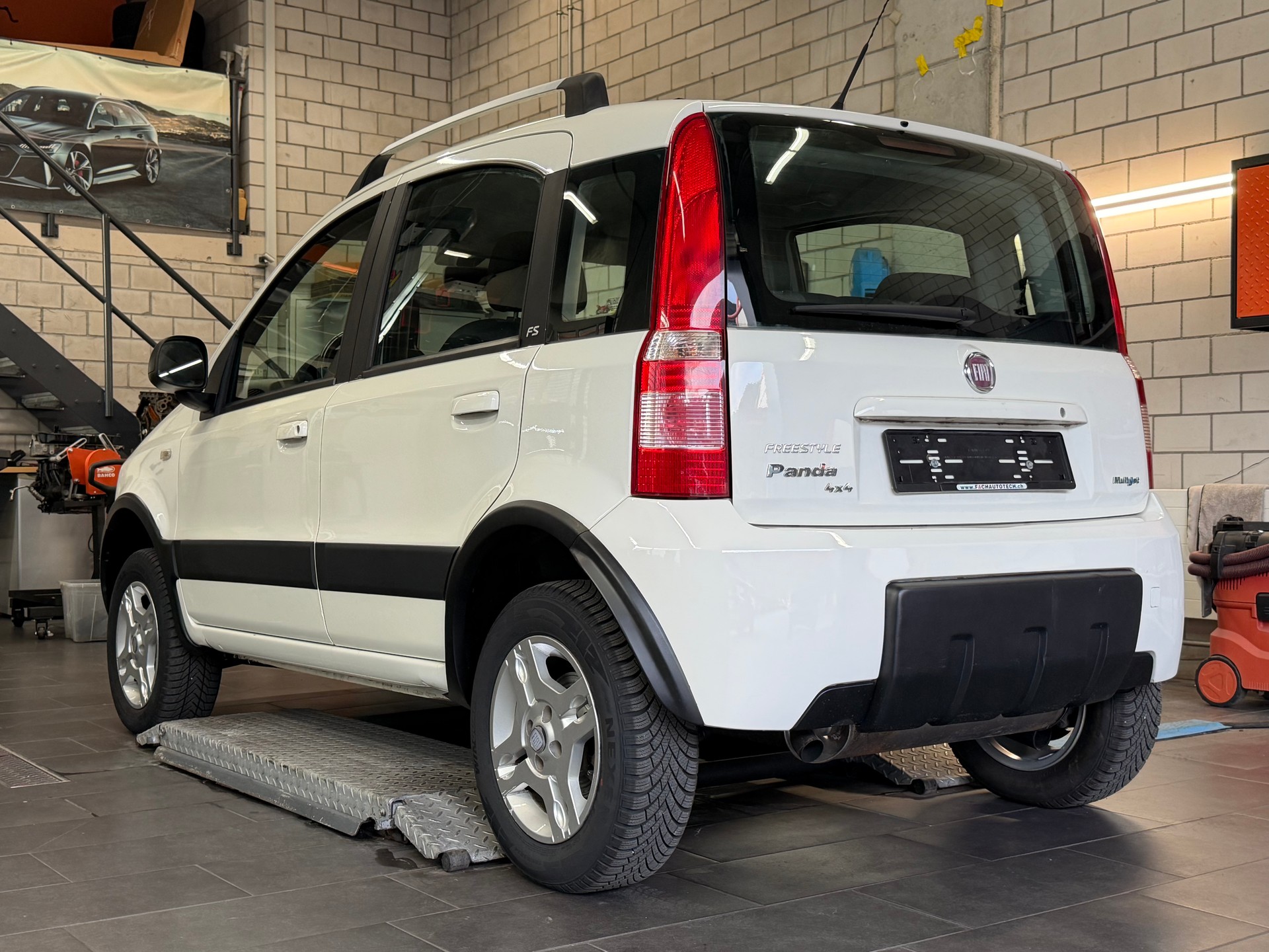 FIAT Panda 1.3 16V JTD Freestyle 4x4-image-6