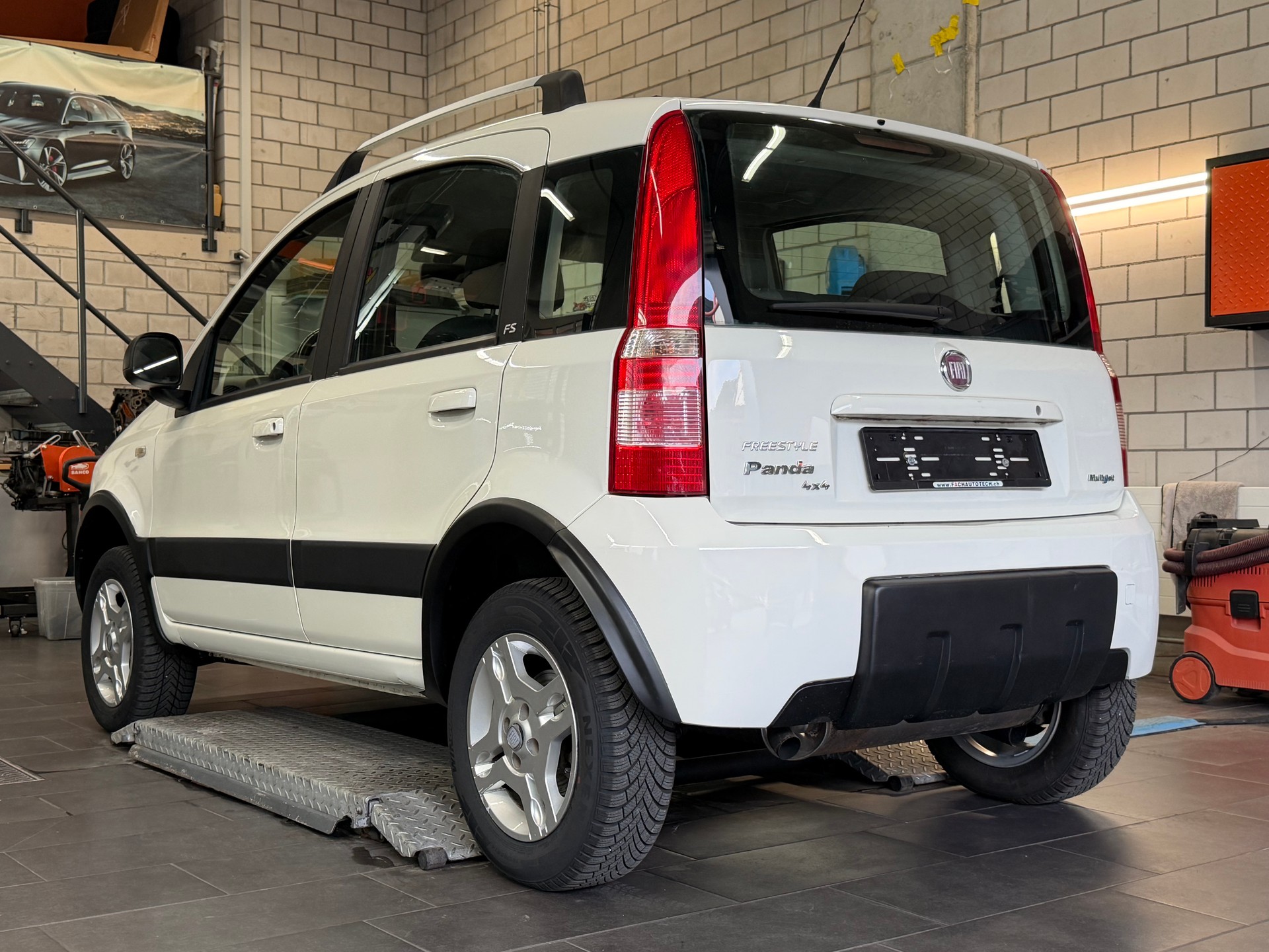 FIAT Panda 1.3 16V JTD Freestyle 4x4-image-7