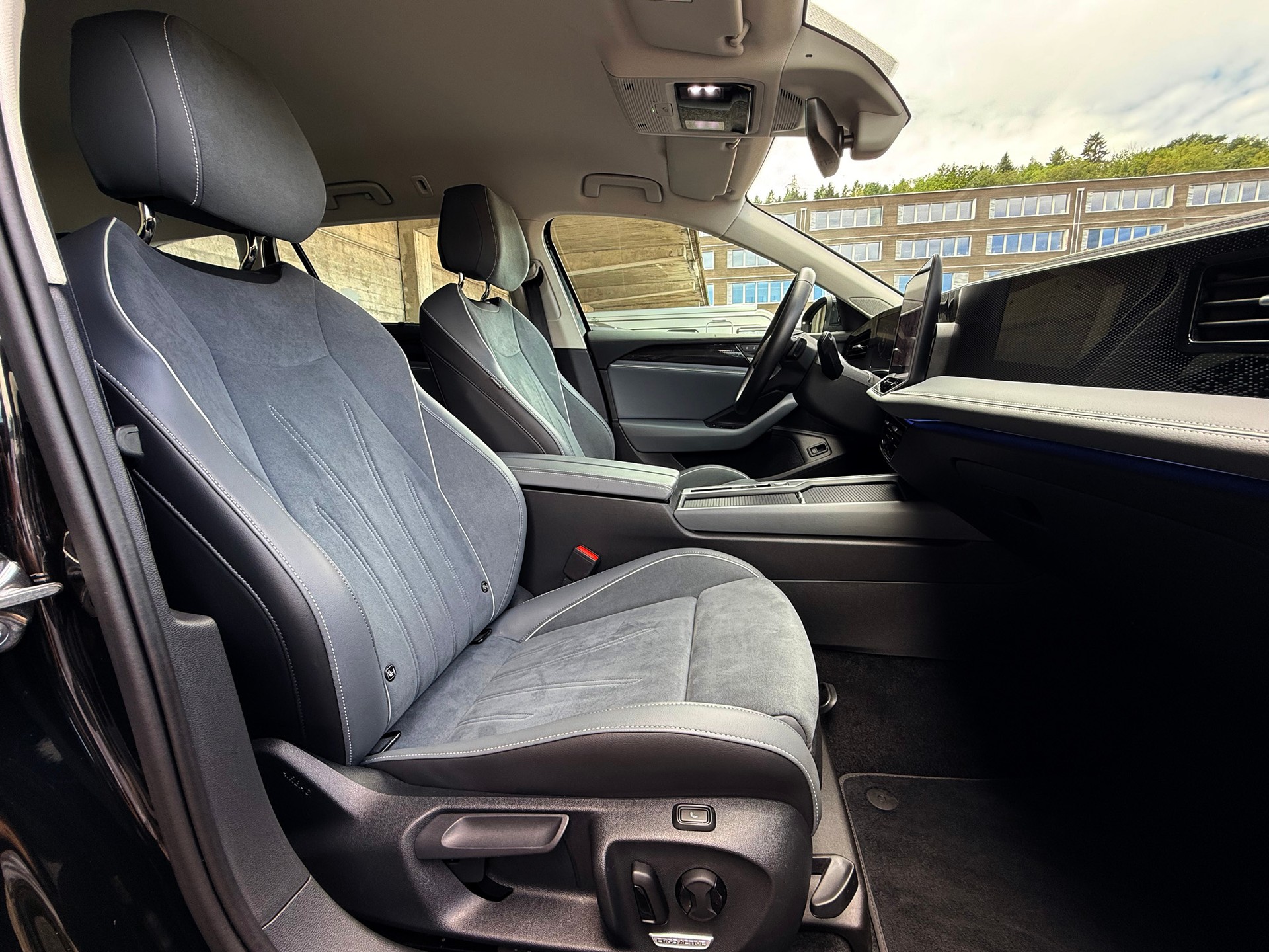 VW Passat Variant 1.5 eTSI evo2 Business DSG-image-16