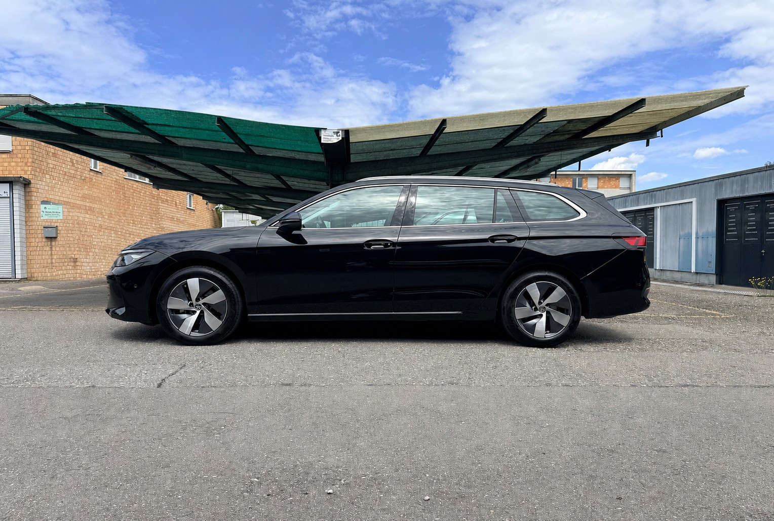 VW Passat Variant 1.5 eTSI evo2 Business DSG-image-2