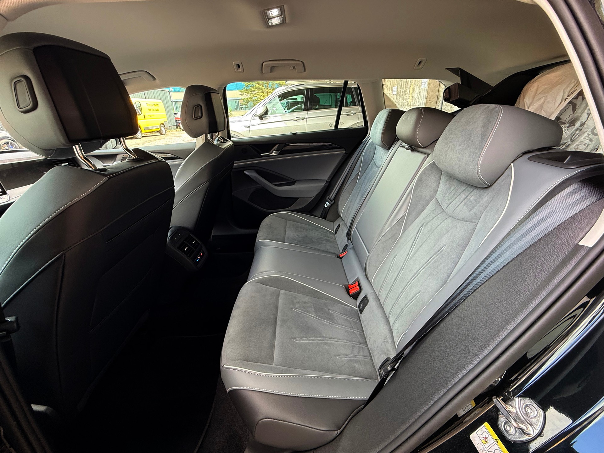 VW Passat Variant 1.5 eTSI evo2 Business DSG-image-18