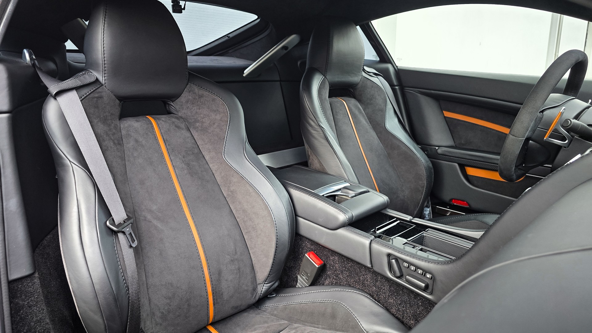 ASTON MARTIN V12 Vantage coupé S - 6.0 Sportshift-image-3