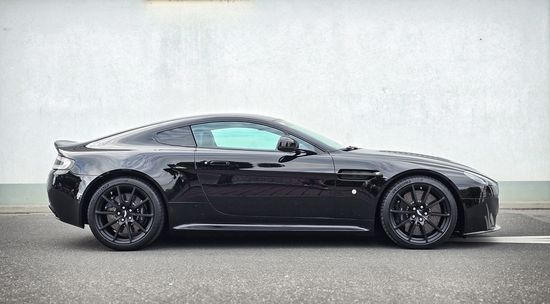 ASTON MARTIN V12 Vantage coupé S - 6.0 Sportshift-image-4