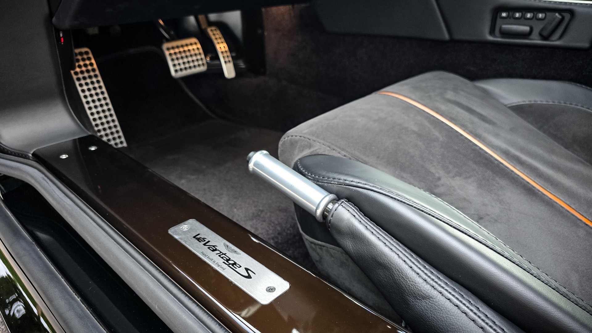 ASTON MARTIN V12 Vantage coupé S - 6.0 Sportshift-image-9