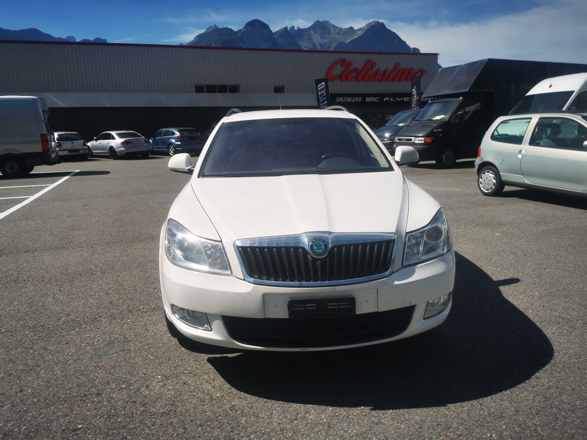 SKODA Octavia Combi 1.8 TSI Ambition 4x4 ** ROULE SUR 3 CYLINDRES**-image-8