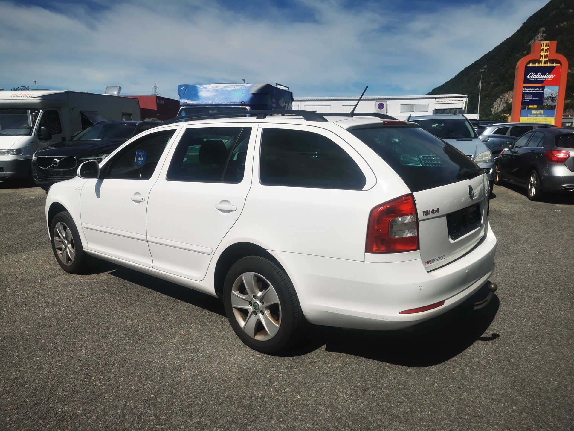 SKODA Octavia Combi 1.8 TSI Ambition 4x4 ** ROULE SUR 3 CYLINDRES**-image-3
