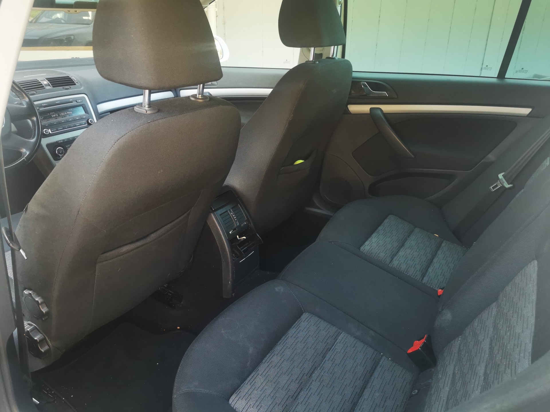 SKODA Octavia Combi 1.8 TSI Ambition 4x4 ** ROULE SUR 3 CYLINDRES**-image-11