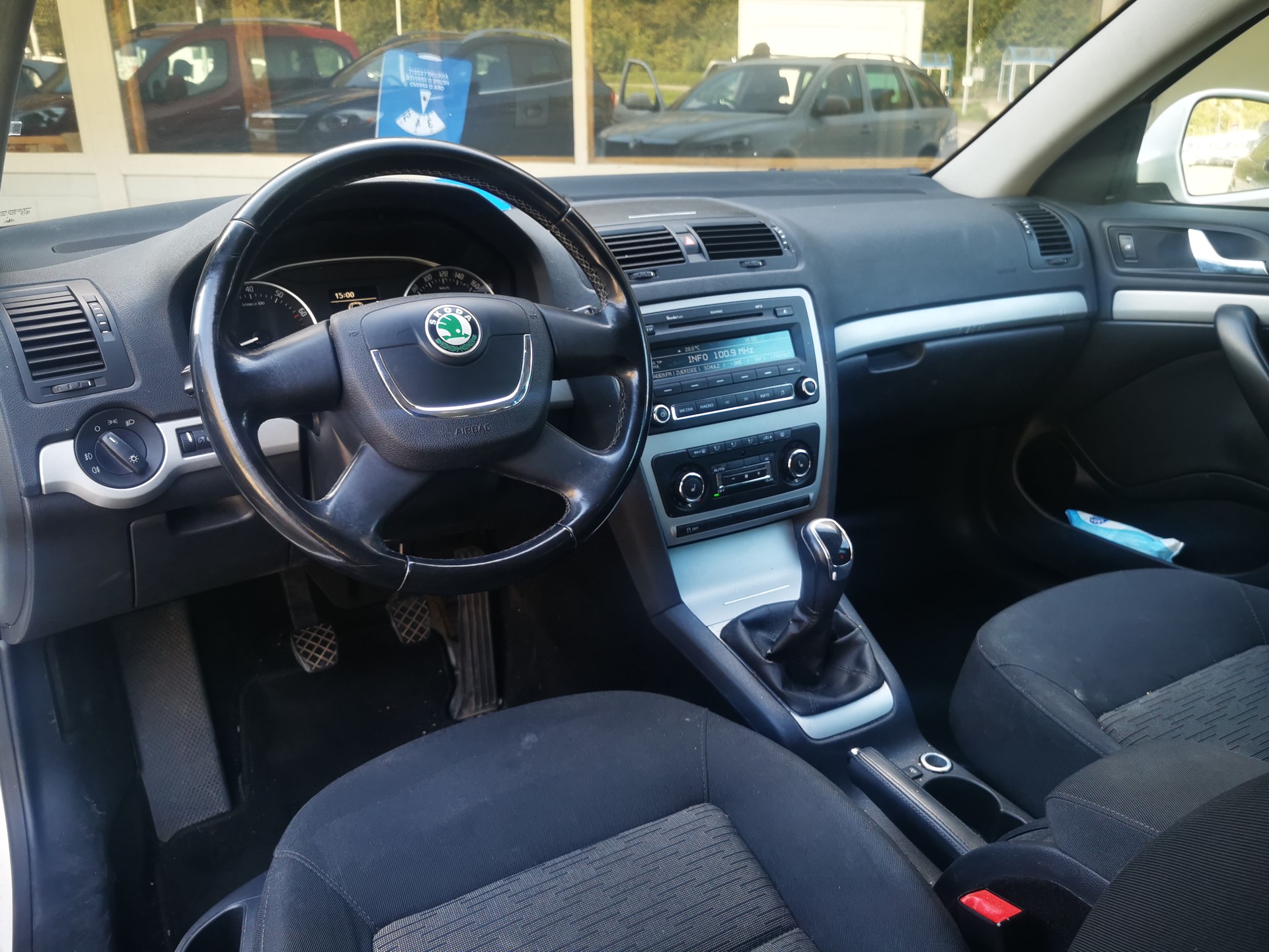 SKODA Octavia Combi 1.8 TSI Ambition 4x4 ** ROULE SUR 3 CYLINDRES**-image-10
