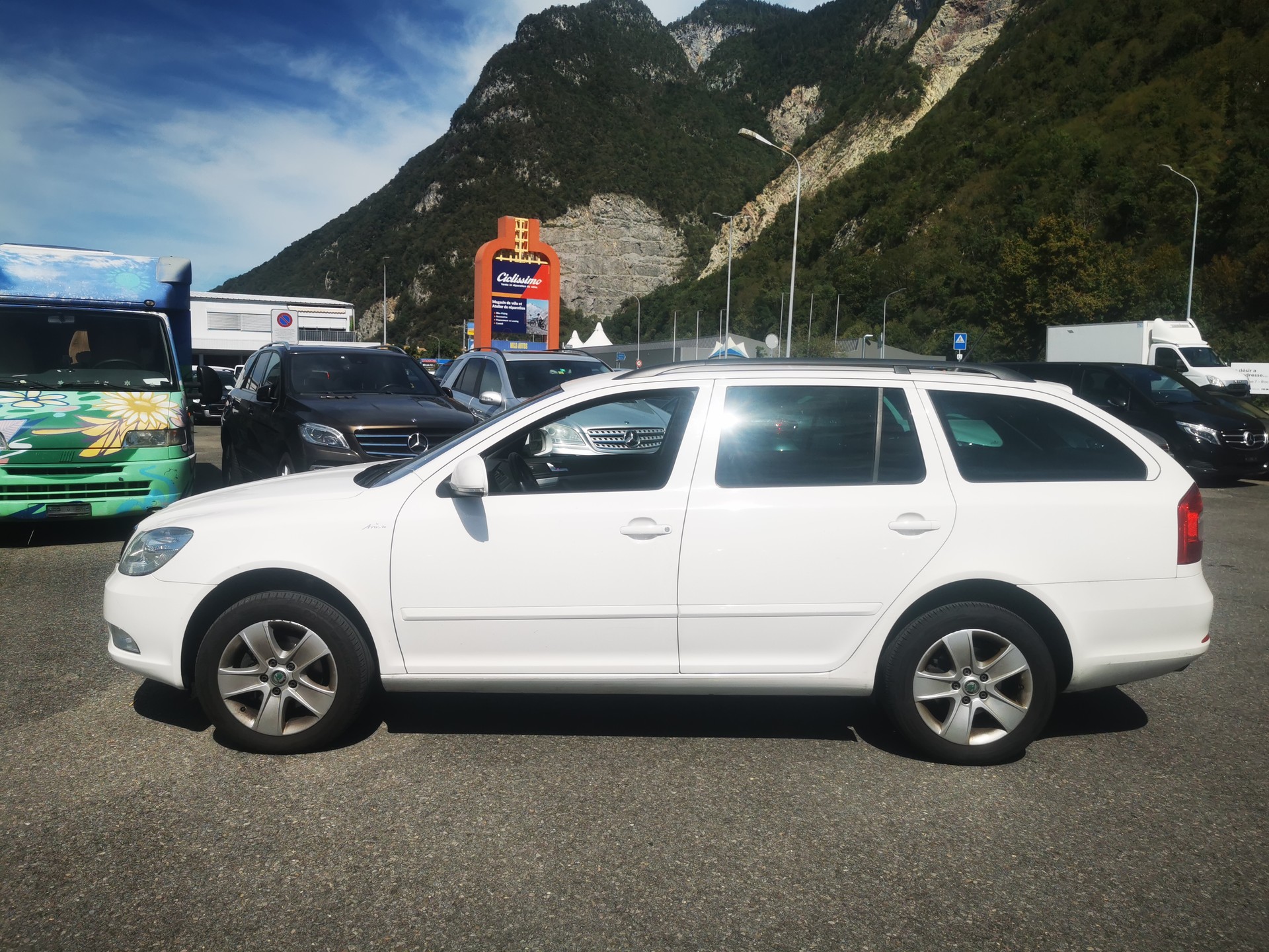 SKODA Octavia Combi 1.8 TSI Ambition 4x4 ** ROULE SUR 3 CYLINDRES**-image-1