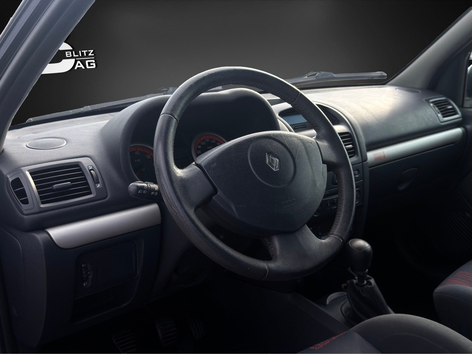 RENAULT Clio 1.4 16V Dynamique Confort mit 98 PS-image-7