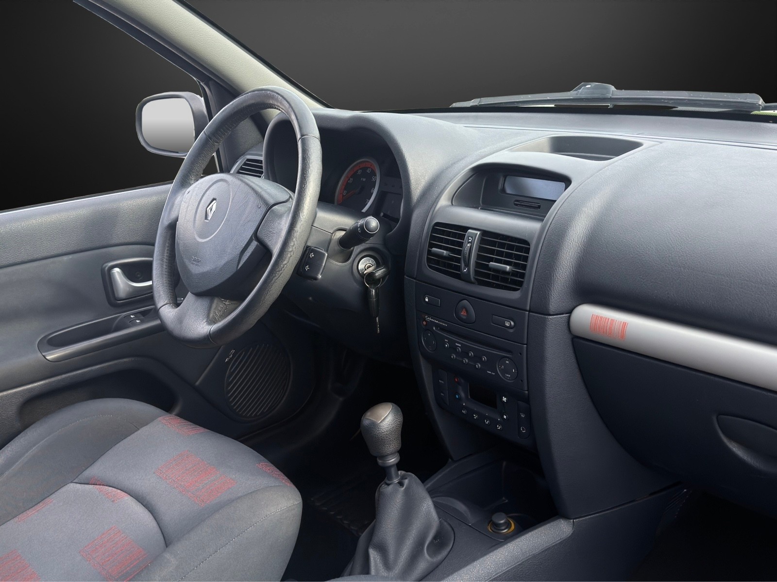 RENAULT Clio 1.4 16V Dynamique Confort mit 98 PS-image-9