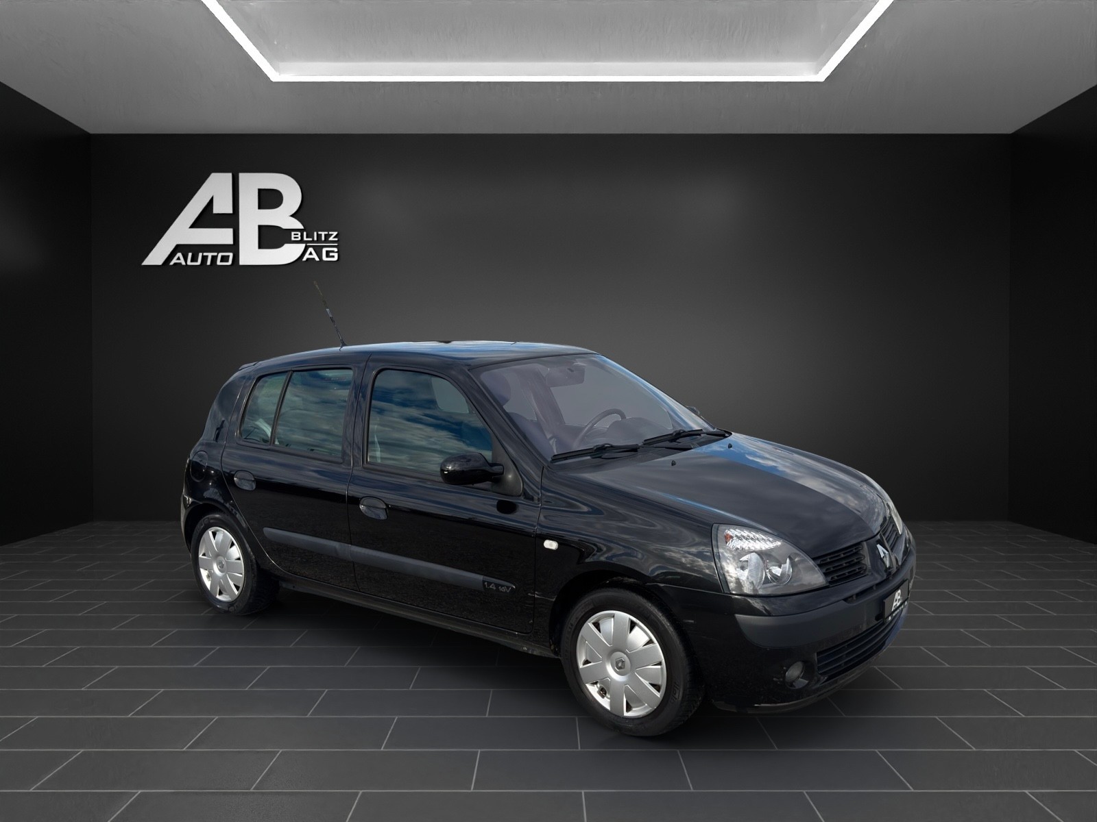 RENAULT Clio 1.4 16V Dynamique Confort mit 98 PS-image-5