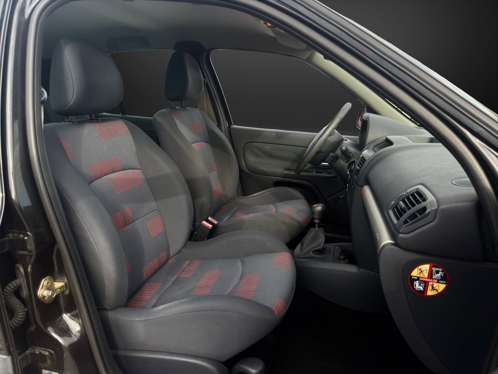 RENAULT Clio 1.4 16V Dynamique Confort mit 98 PS-image-8