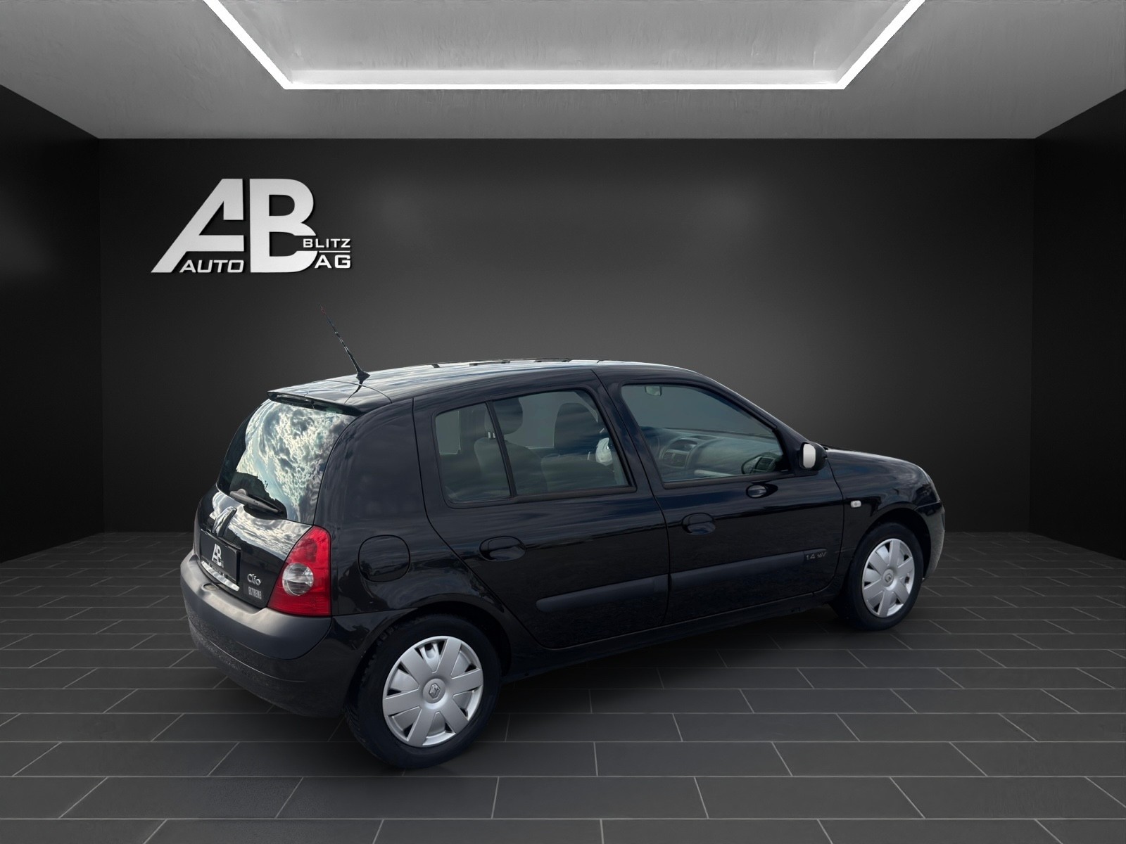RENAULT Clio 1.4 16V Dynamique Confort mit 98 PS-image-4