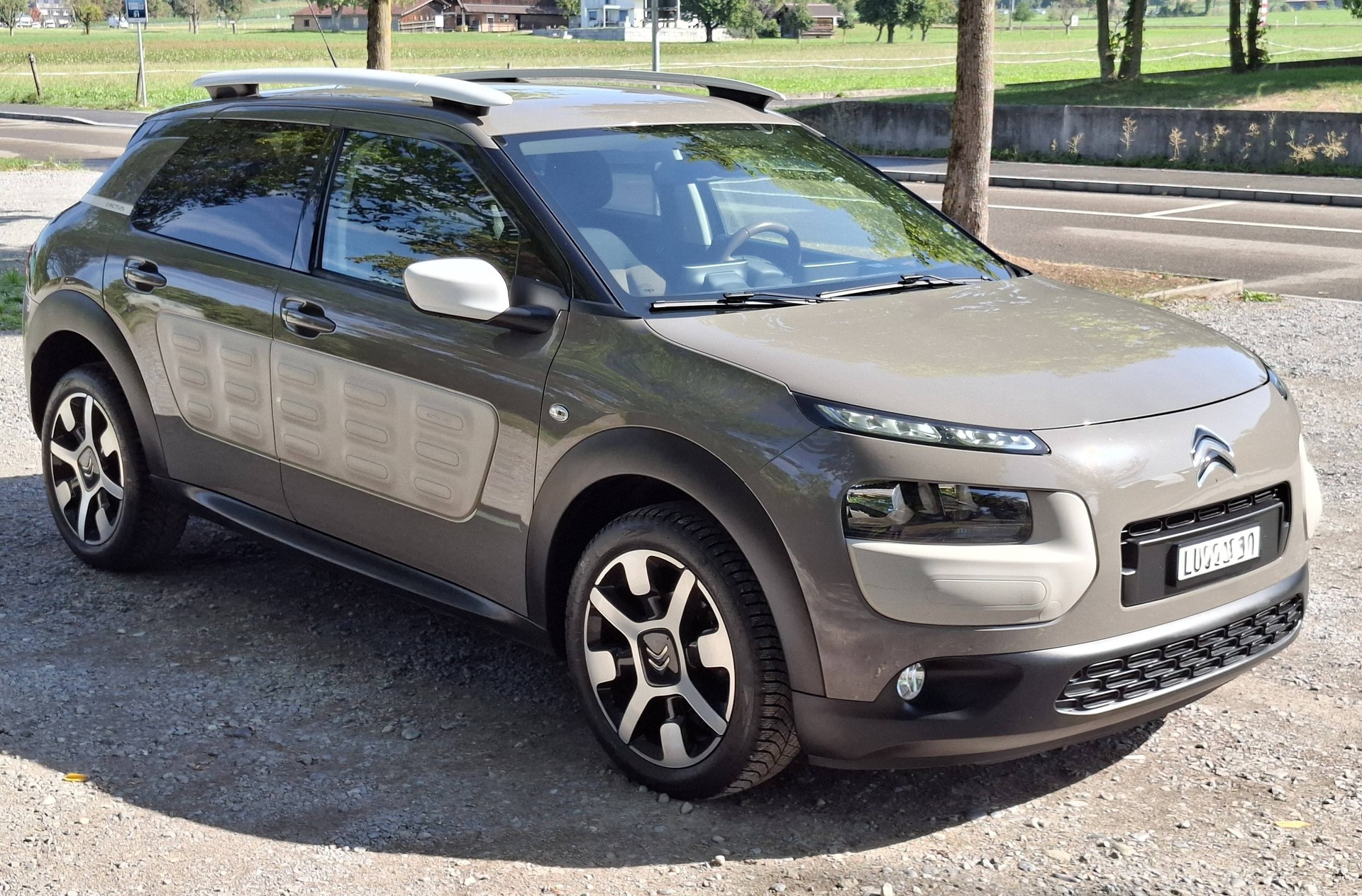 CITROEN 1.2 PureTech Shine Ed.-image-2