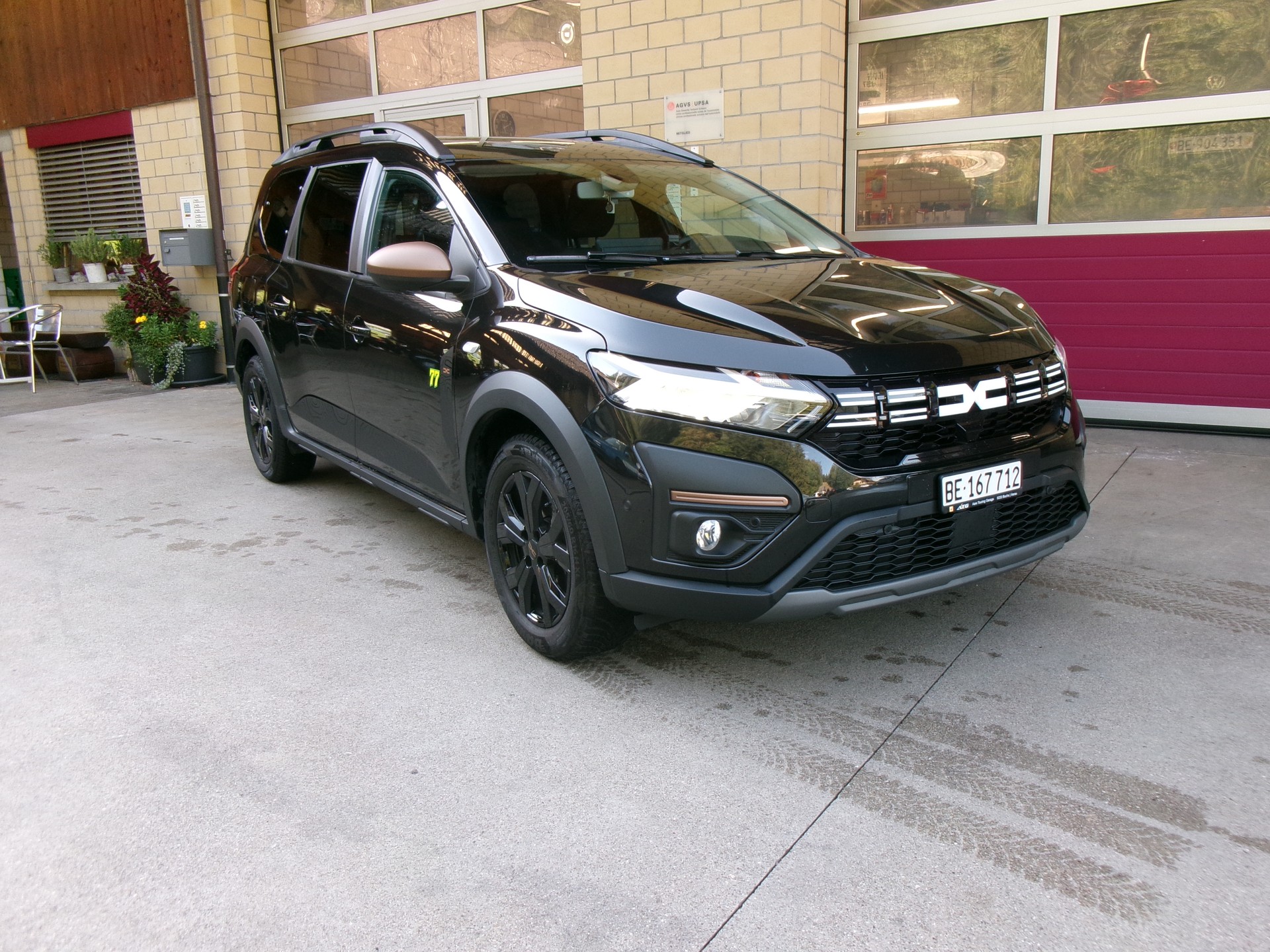 DACIA Jogger HEV 140 Extreme-image-0