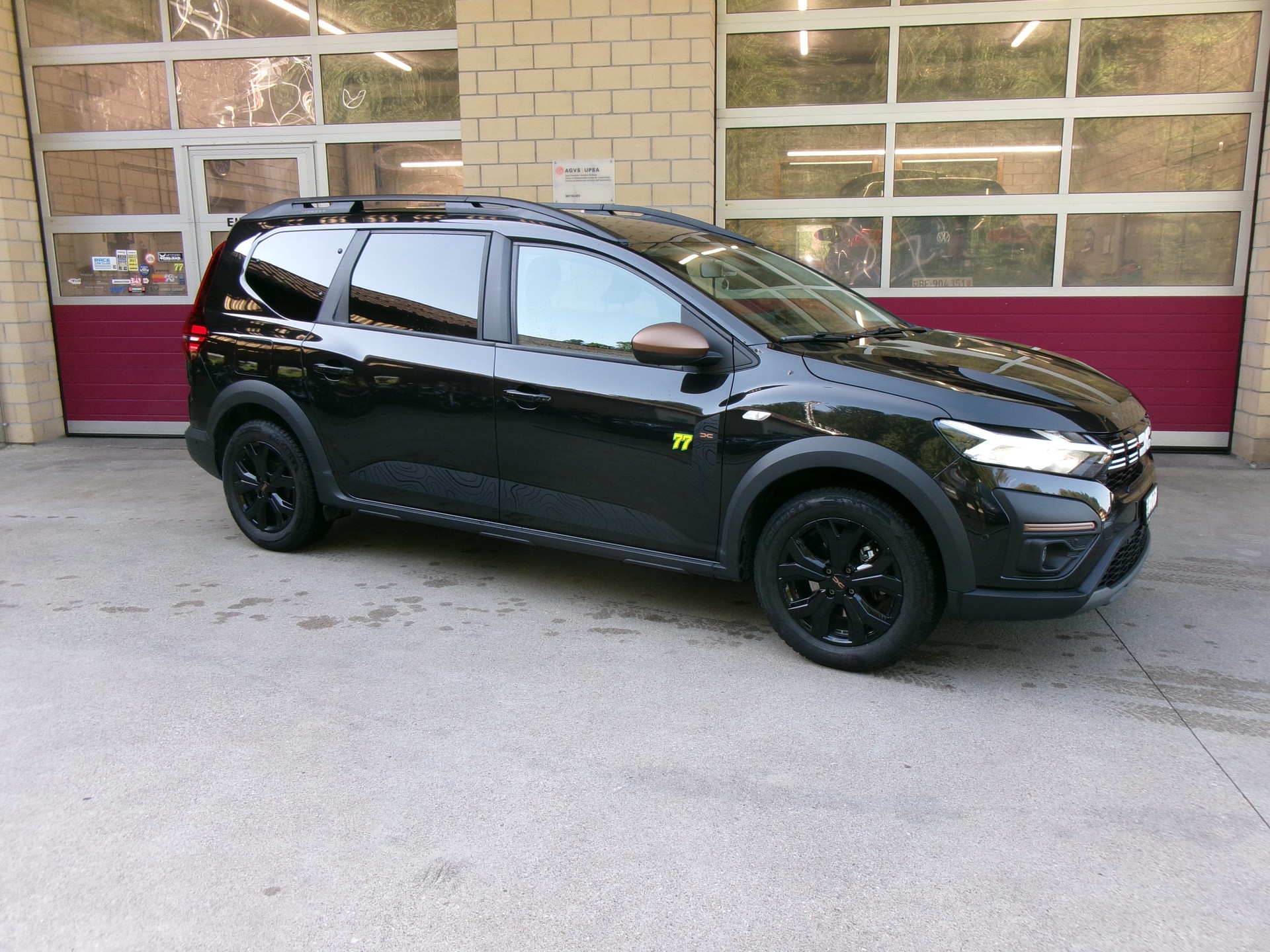 DACIA Jogger HEV 140 Extreme-image-1