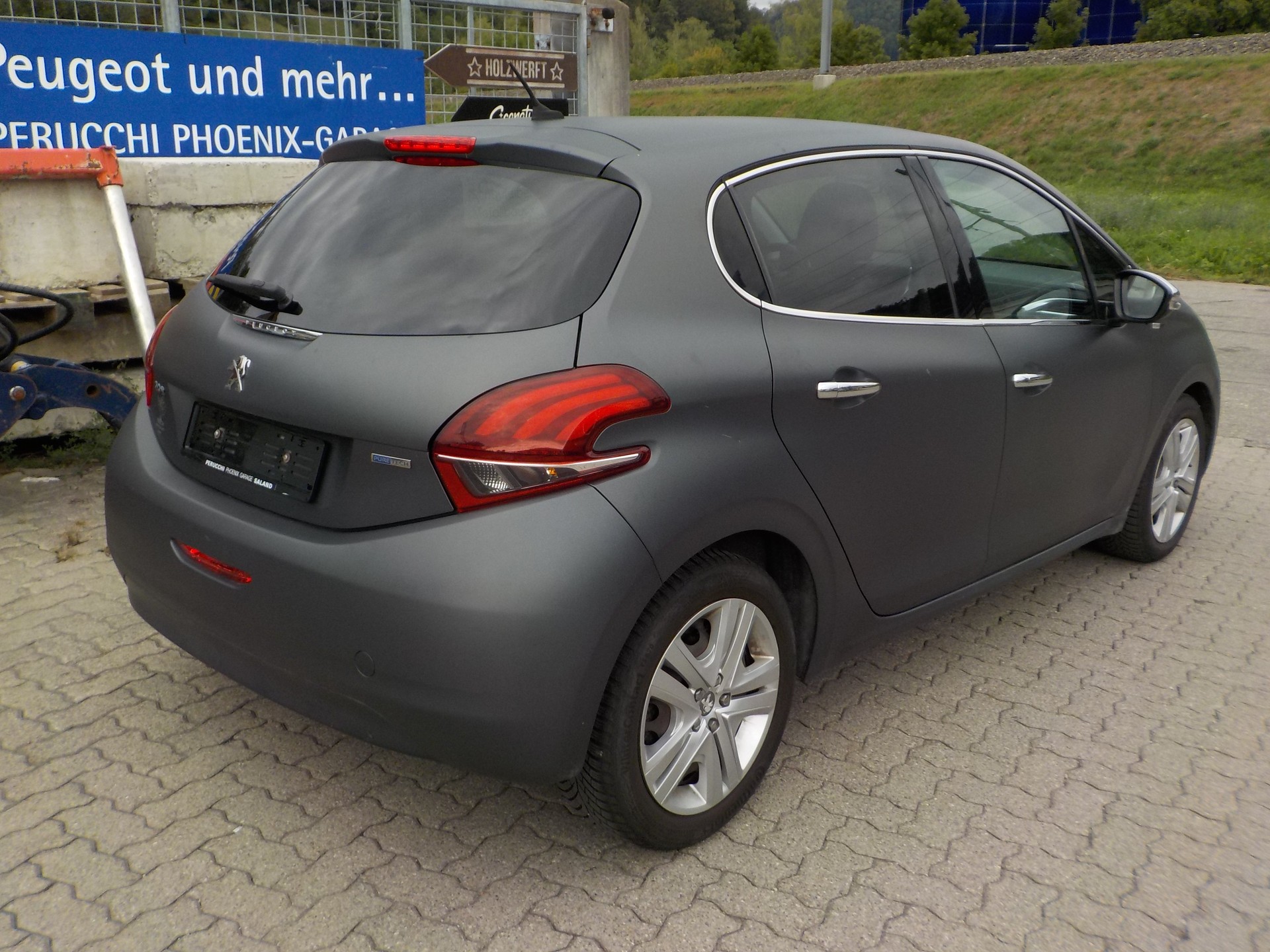 PEUGEOT 208 1.2 PureTech Style-image-3