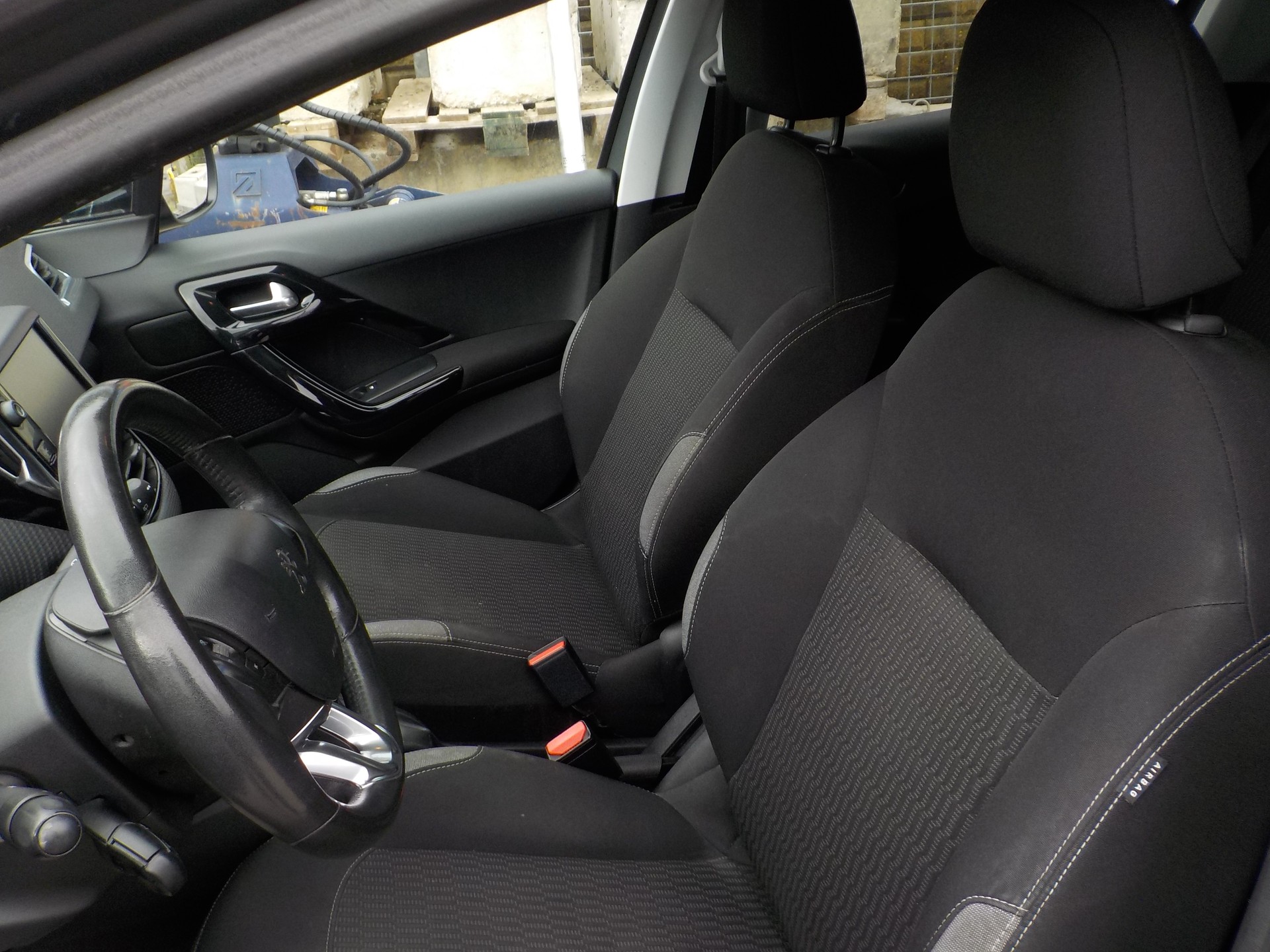 PEUGEOT 208 1.2 PureTech Style-image-7
