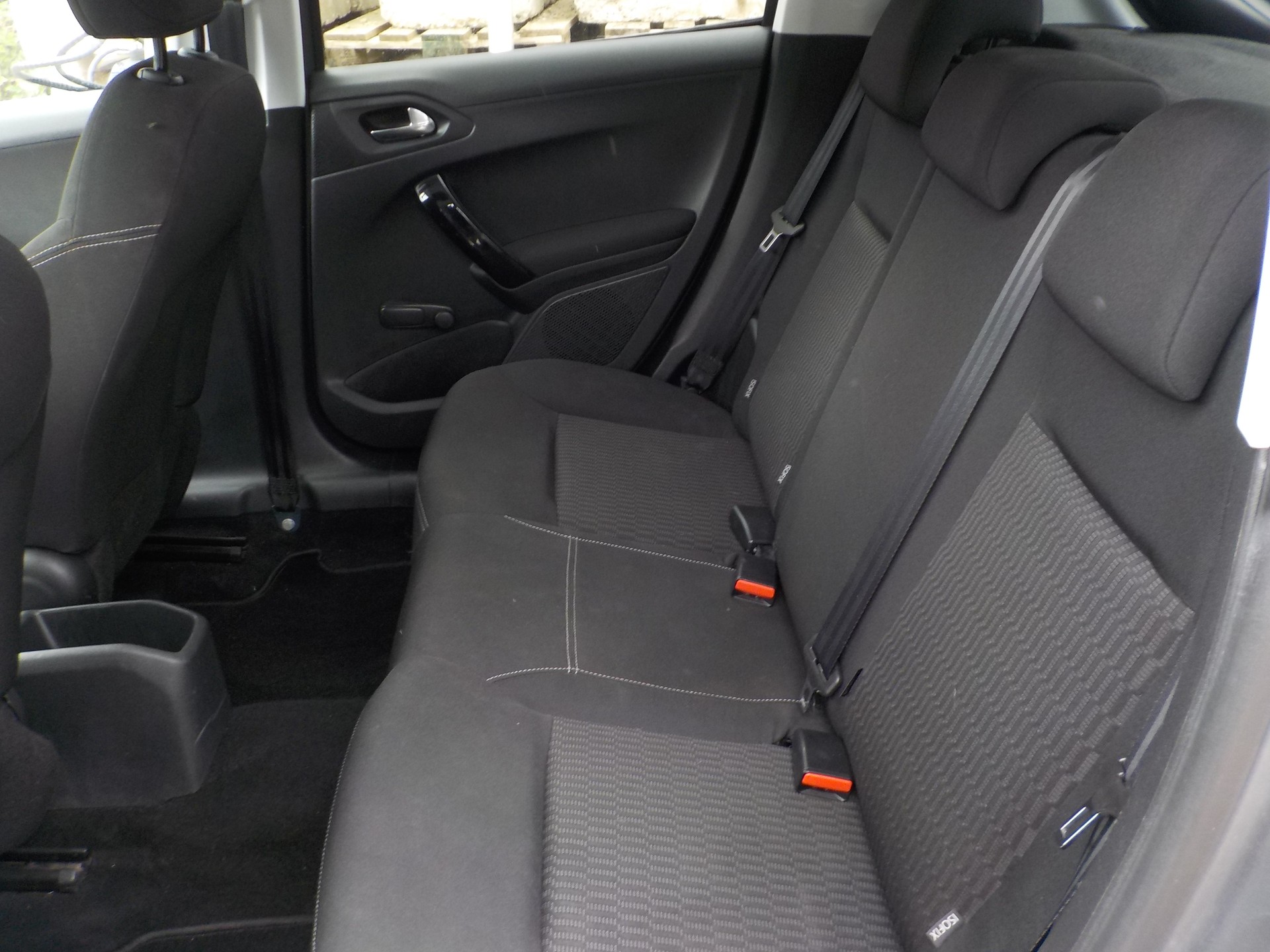 PEUGEOT 208 1.2 PureTech Style-image-6
