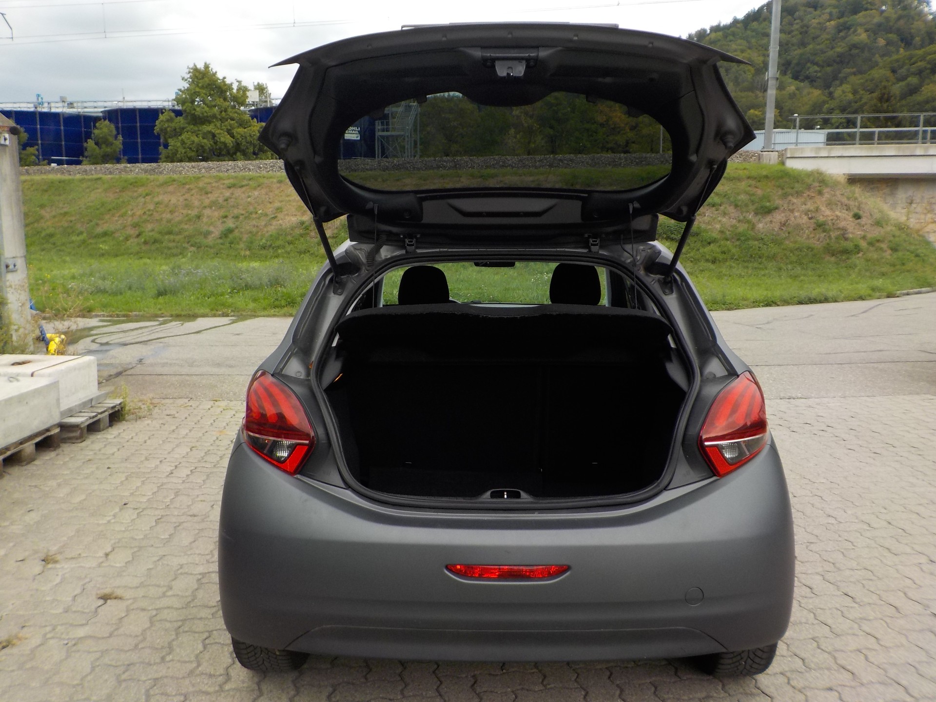 PEUGEOT 208 1.2 PureTech Style-image-4