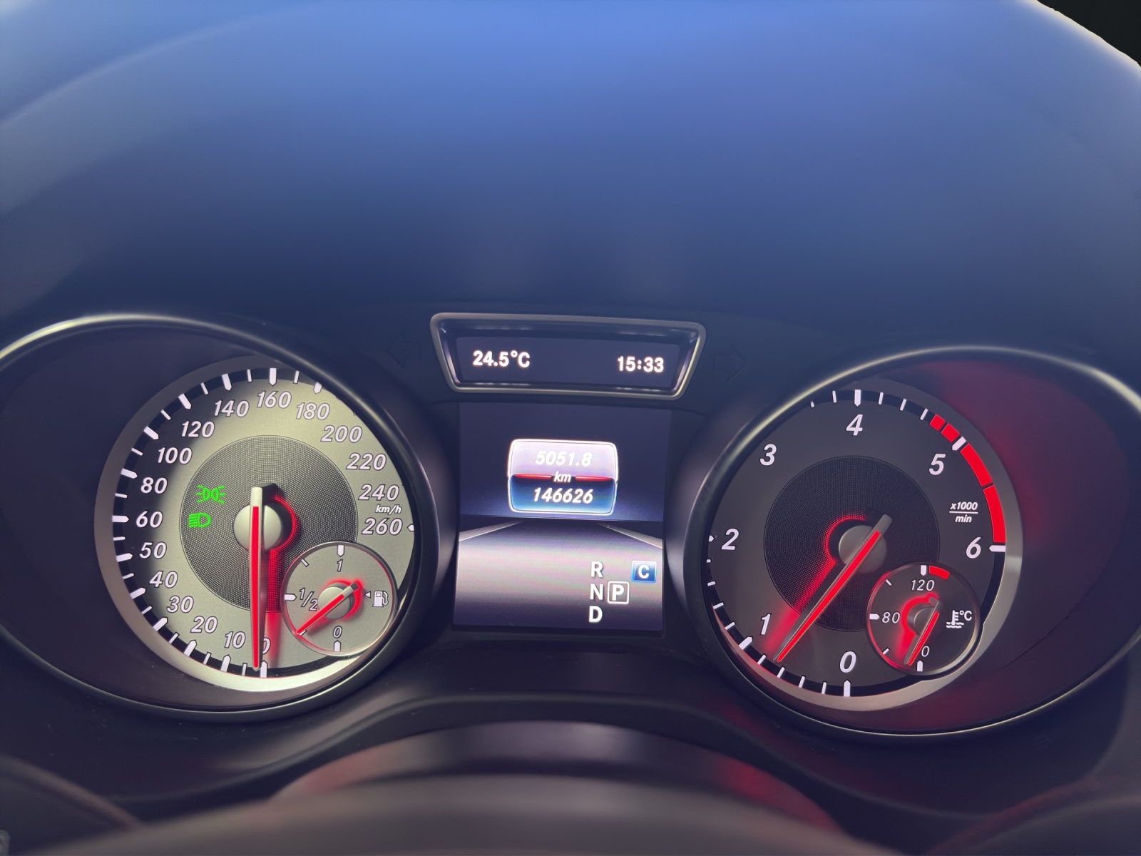 MERCEDES-BENZ GLA 200 CDI Urban 7G-DCT-image-15