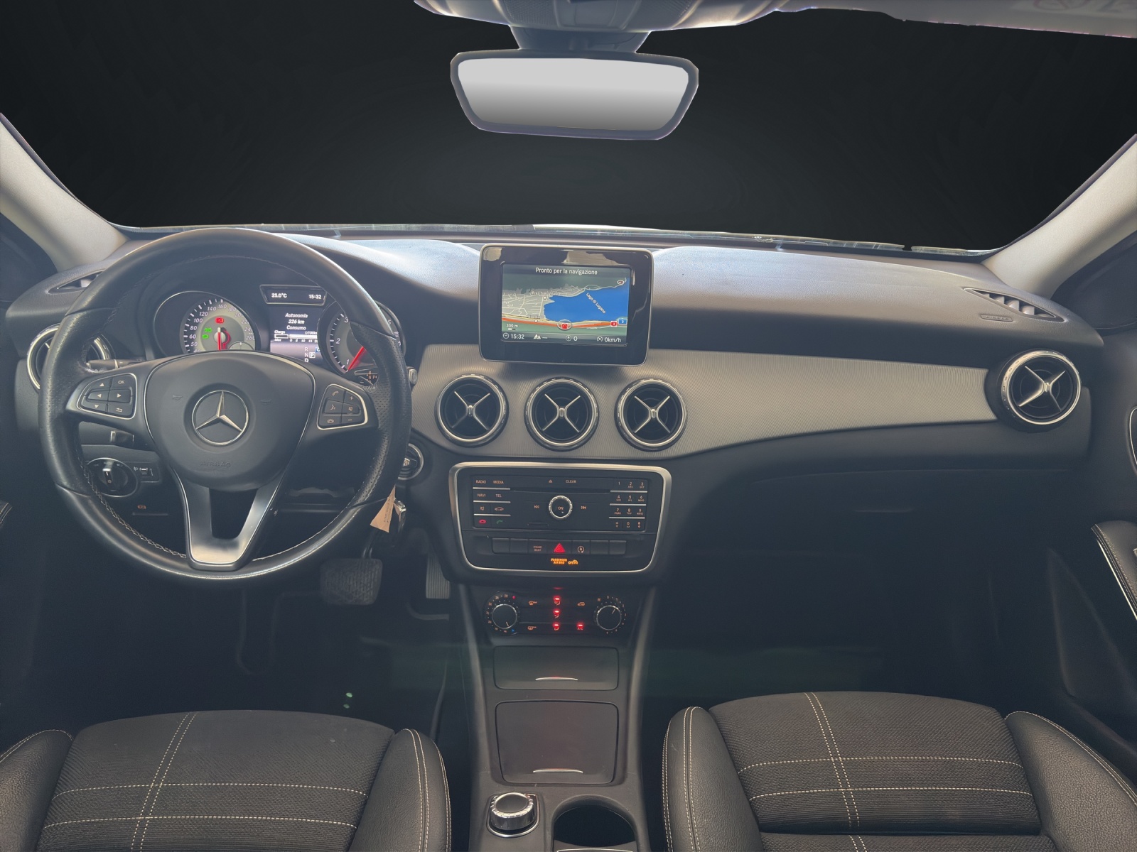 MERCEDES-BENZ GLA 200 CDI Urban 7G-DCT-image-10