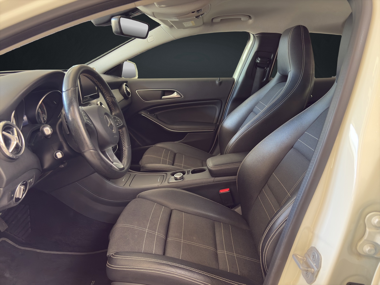MERCEDES-BENZ GLA 200 CDI Urban 7G-DCT-image-11