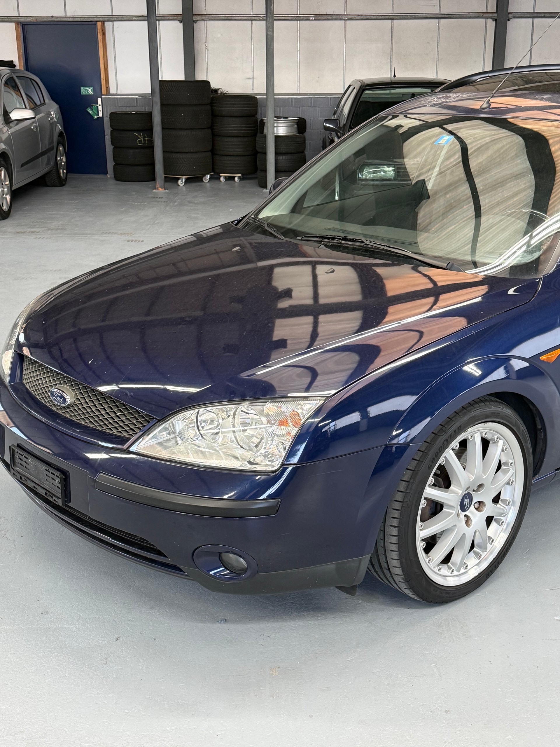 FORD Mondeo 2.5i V6 Executive **Automatik**-image-1