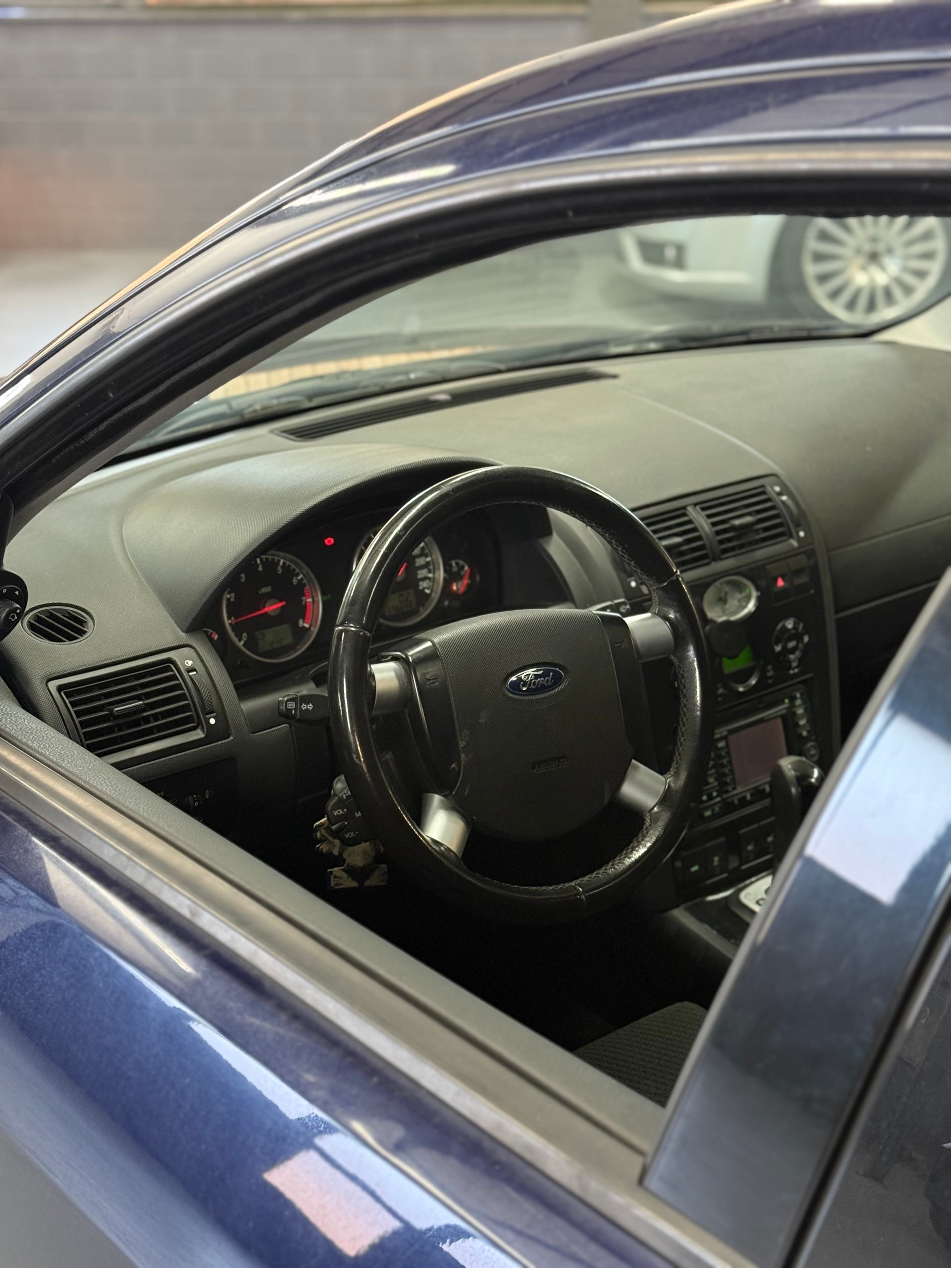 FORD Mondeo 2.5i V6 Executive **Automatik**-image-7
