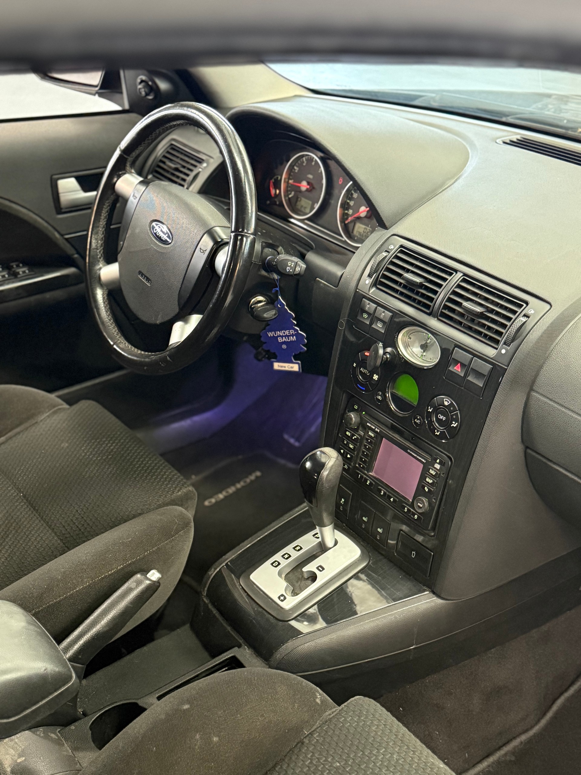 FORD Mondeo 2.5i V6 Executive **Automatik**-image-10