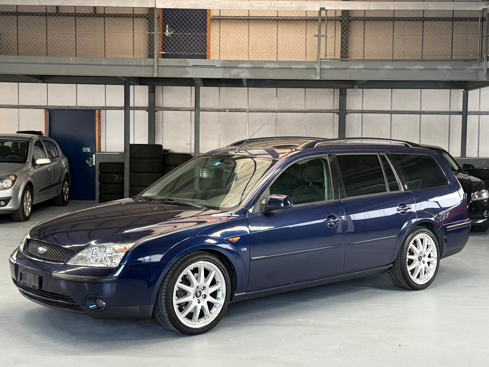 FORD Mondeo 2.5i V6 Executive **Automatik**-image-0