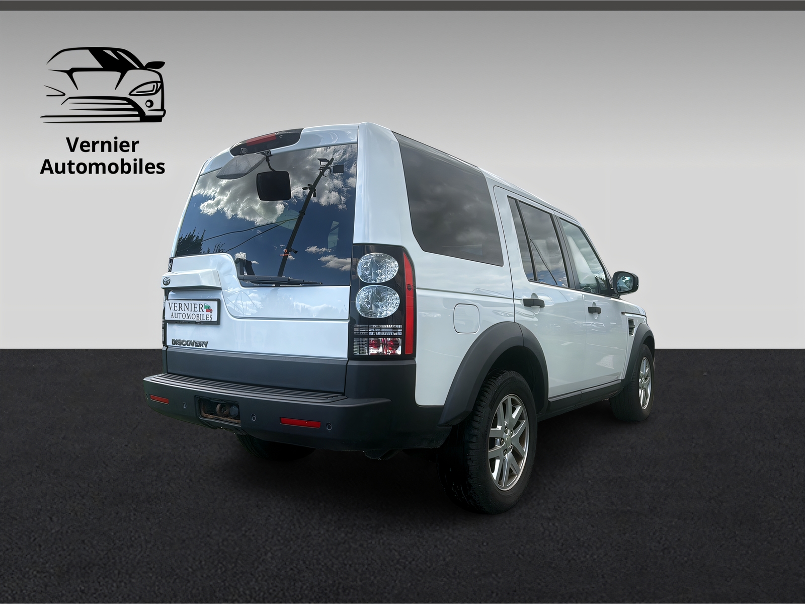 LAND ROVER Discovery 3.0 TDV6 S Automatic-image-4