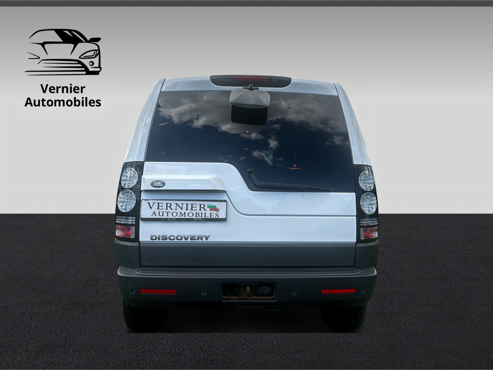 LAND ROVER Discovery 3.0 TDV6 S Automatic-image-3