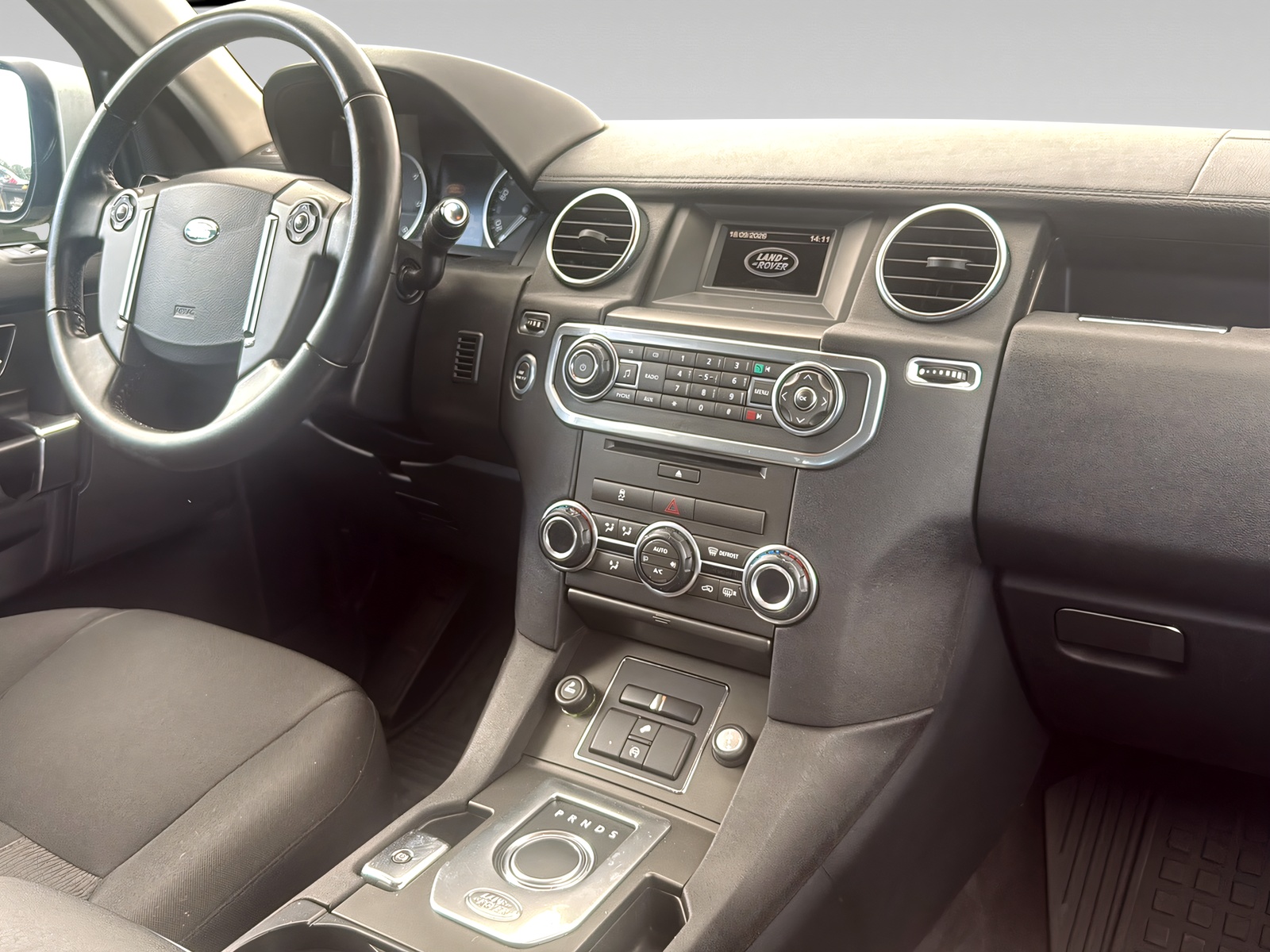 LAND ROVER Discovery 3.0 TDV6 S Automatic-image-10