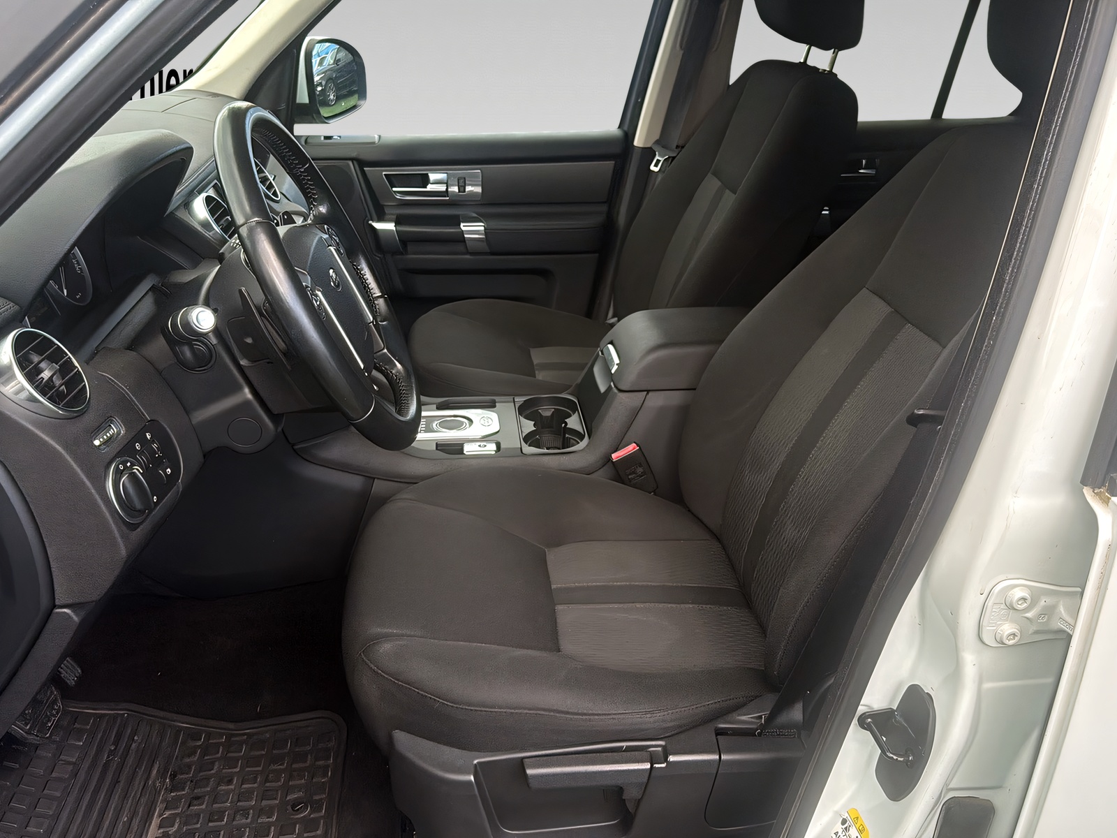 LAND ROVER Discovery 3.0 TDV6 S Automatic-image-9