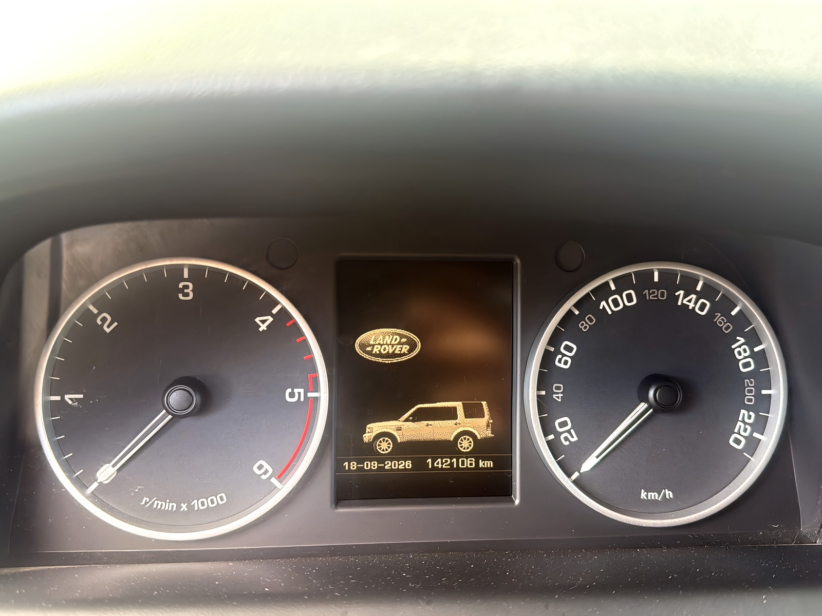 LAND ROVER Discovery 3.0 TDV6 S Automatic-image-13