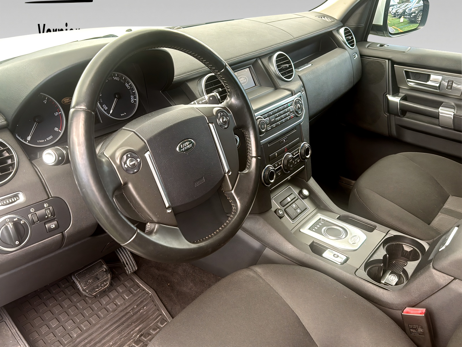 LAND ROVER Discovery 3.0 TDV6 S Automatic-image-8