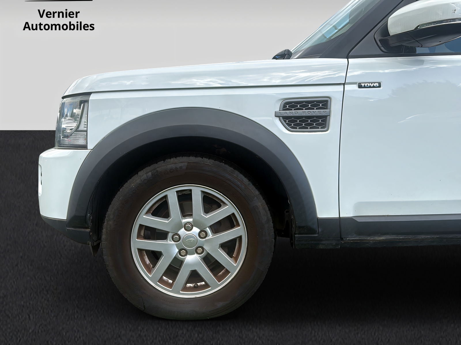 LAND ROVER Discovery 3.0 TDV6 S Automatic-image-6