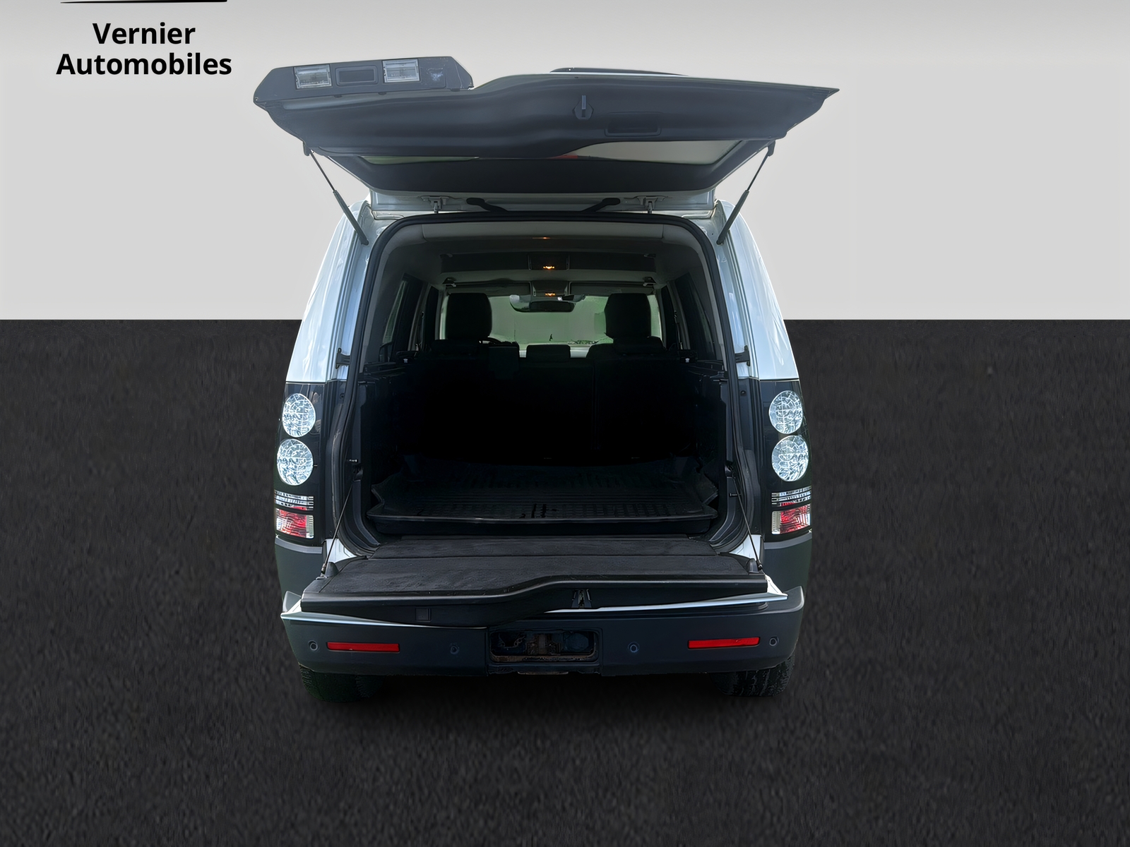 LAND ROVER Discovery 3.0 TDV6 S Automatic-image-7