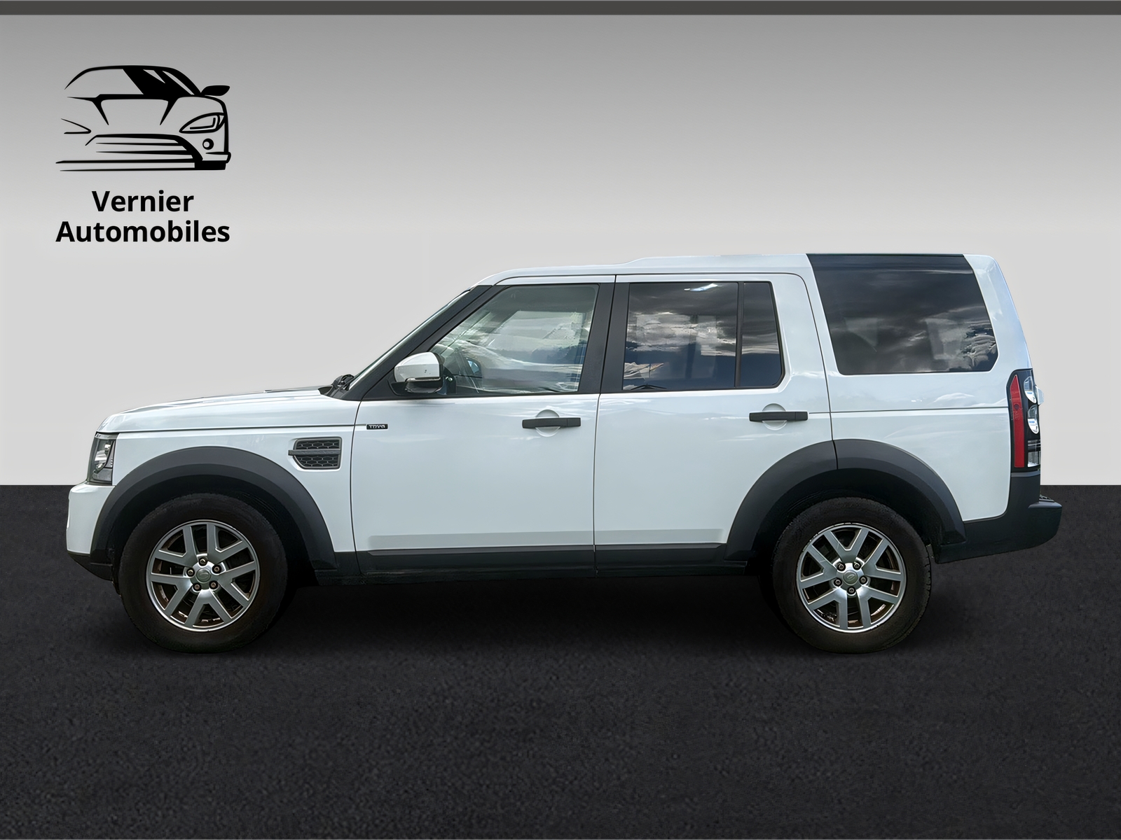 LAND ROVER Discovery 3.0 TDV6 S Automatic-image-5