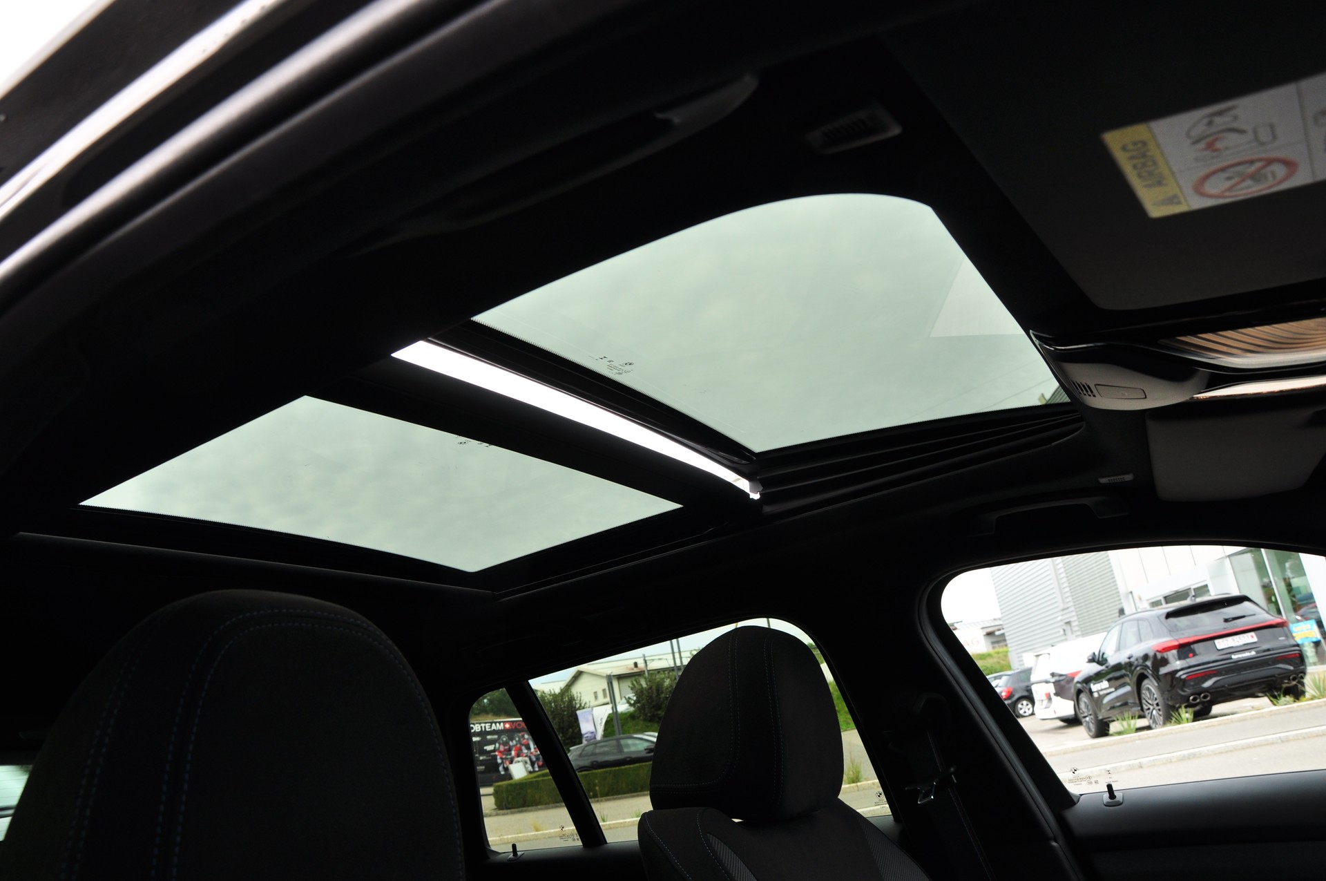 BMW 320d xDrive 48V Touring Steptronic M Sport Pro-image-25