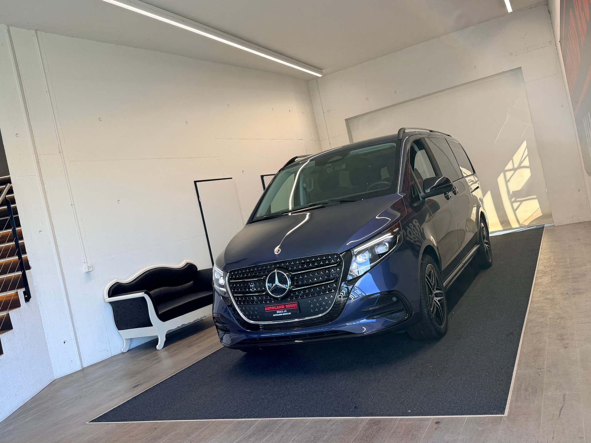 MERCEDES-BENZ V 300 d lang AMG Line 4Matic 9G-Tronic-showroom-element-2