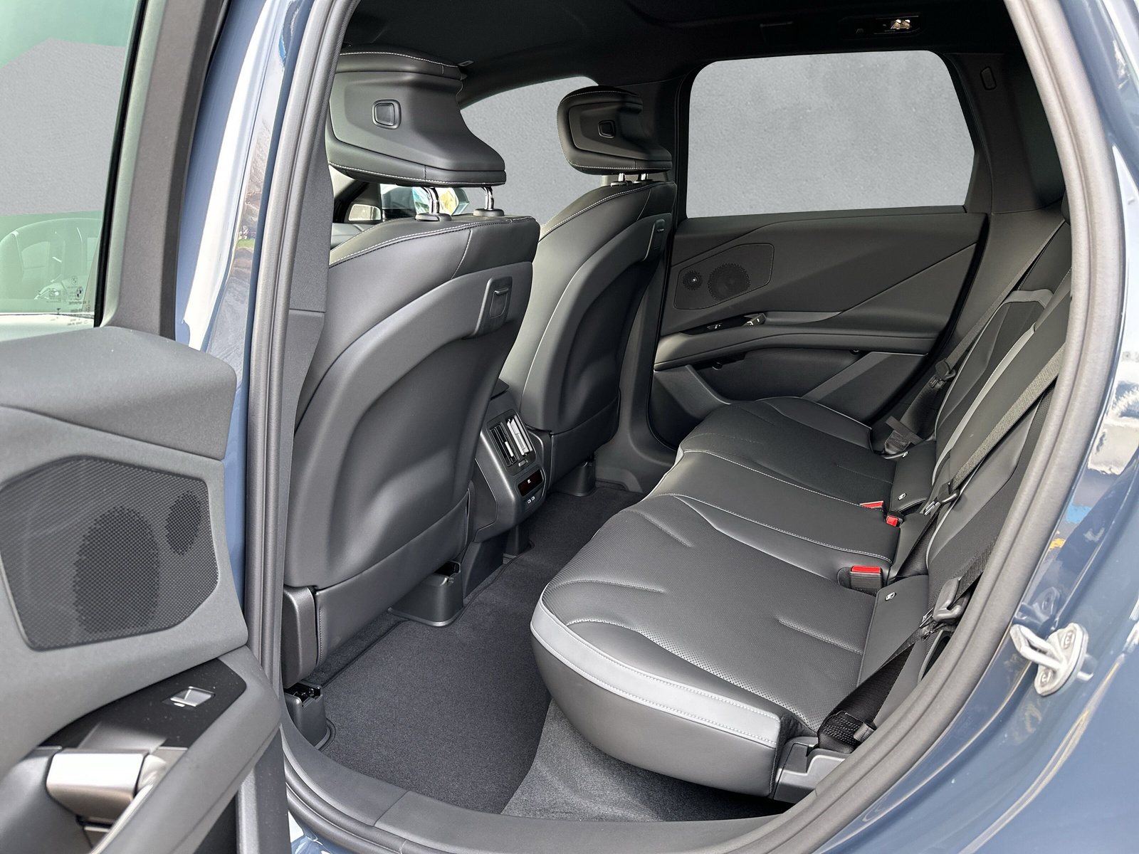 BMW iX3 50 xDrive M Sport-image-11