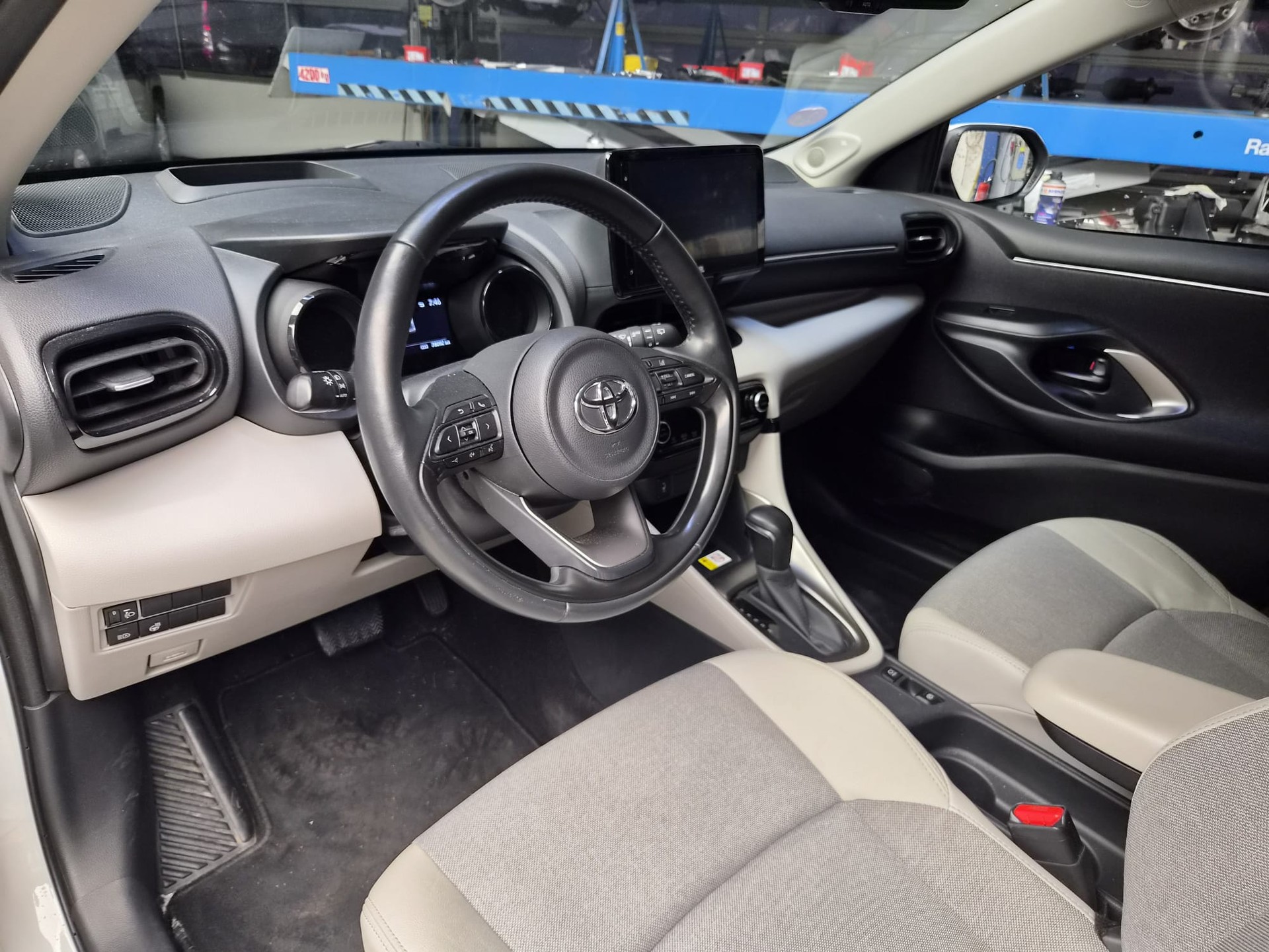 TOYOTA Yaris 1.5 Trend e-CVT-image-3