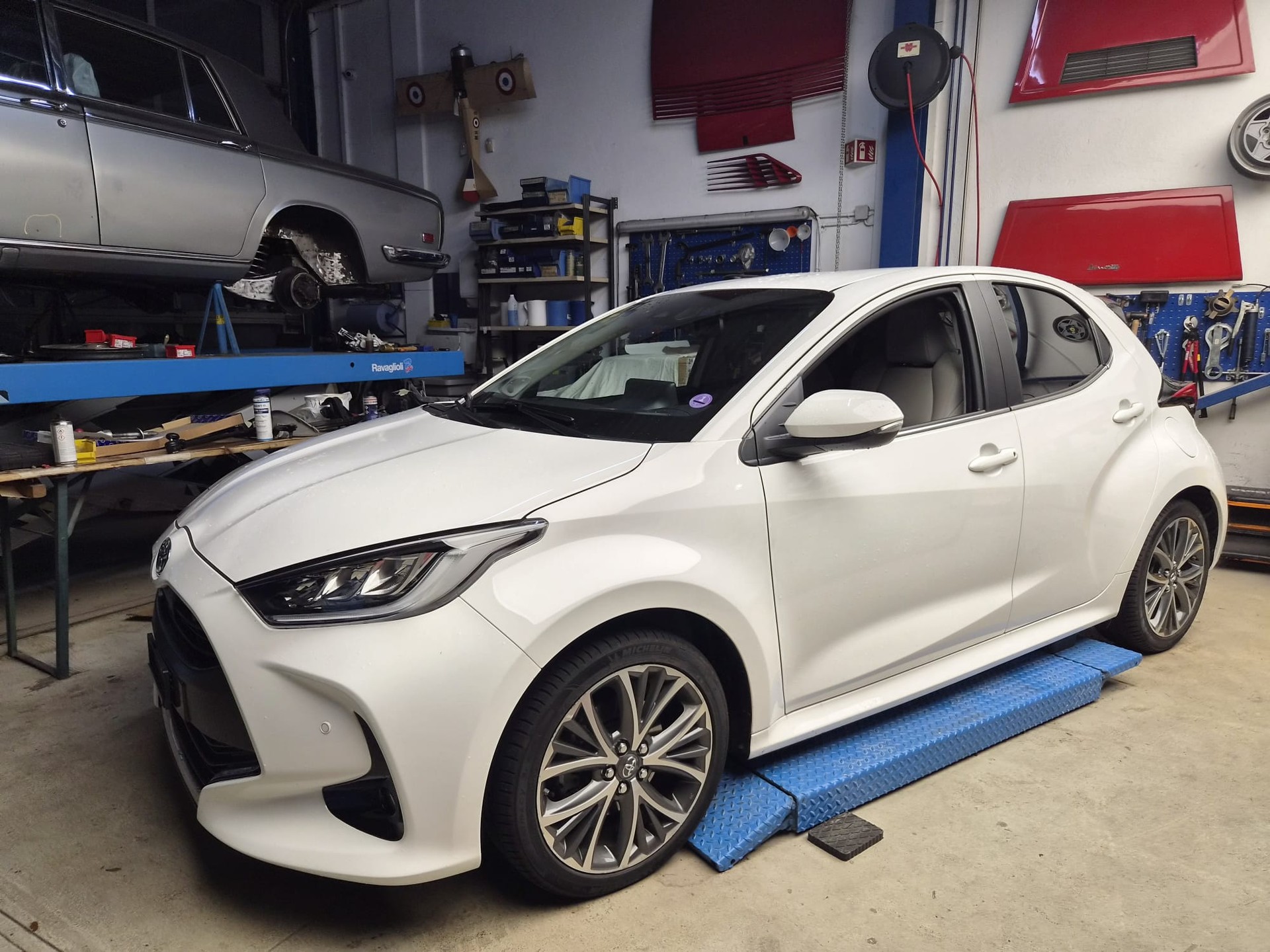 TOYOTA Yaris 1.5 Trend e-CVT-image-1
