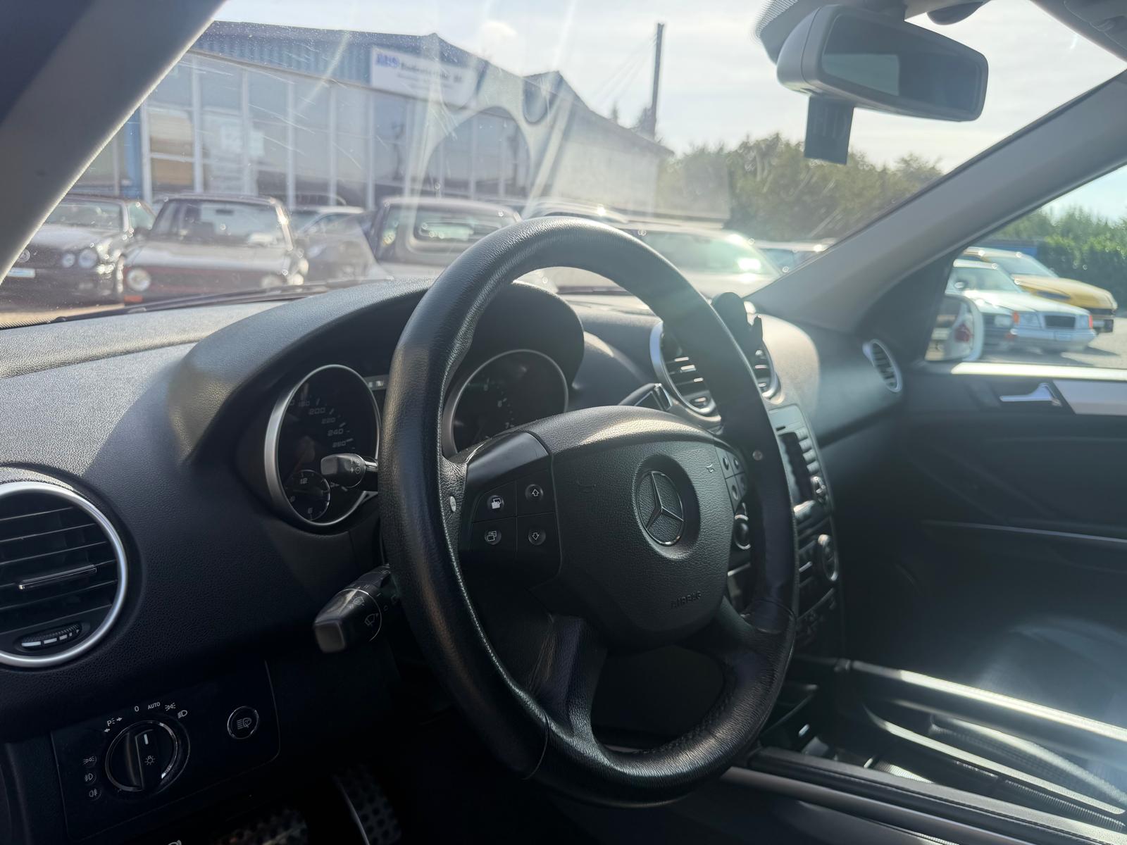 MERCEDES-BENZ ML 63 AMG 4Matic 7G-Tronic-image-8
