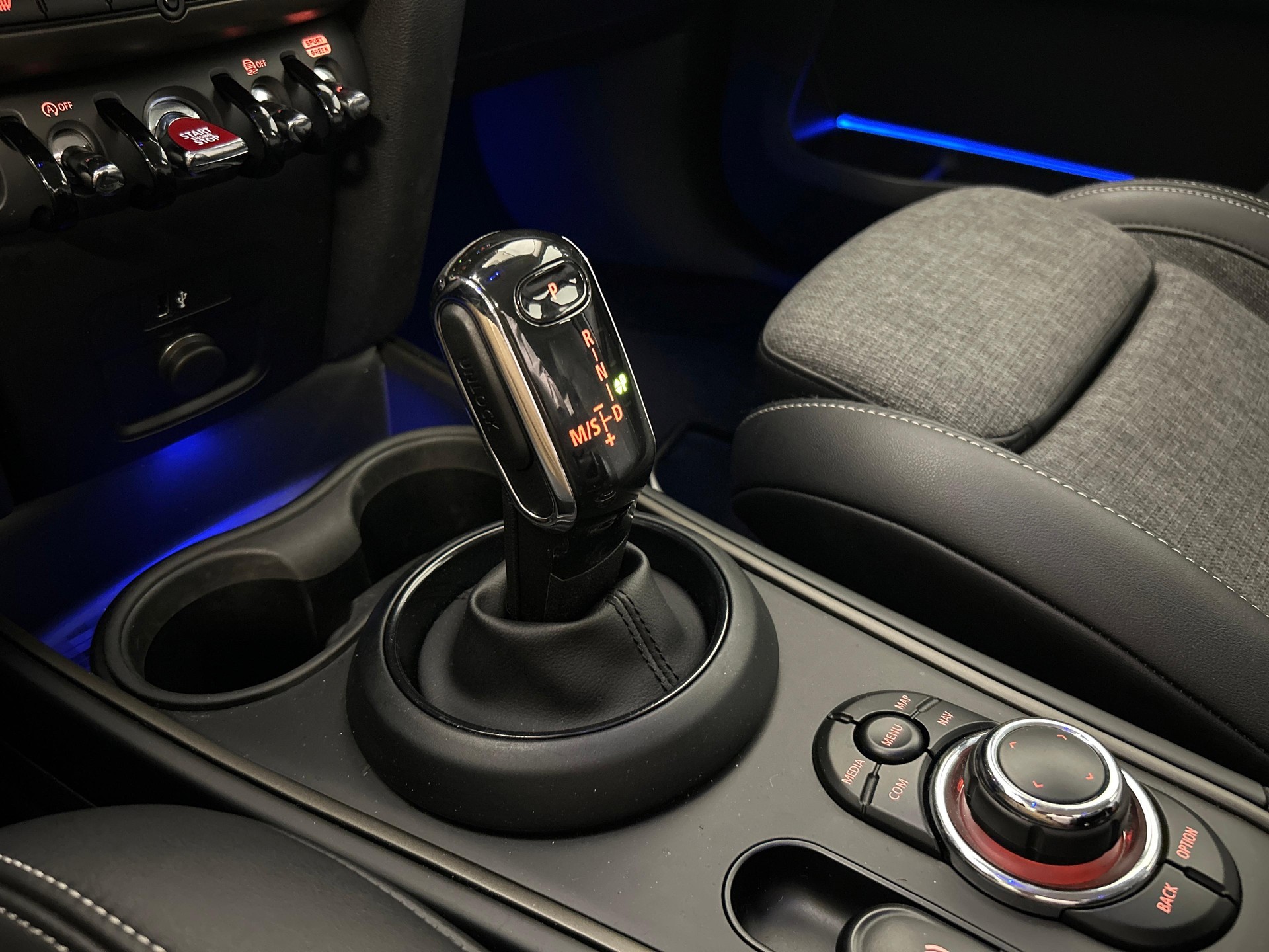 MINI Countryman F60 2.0i Cooper S ALL4-image-15