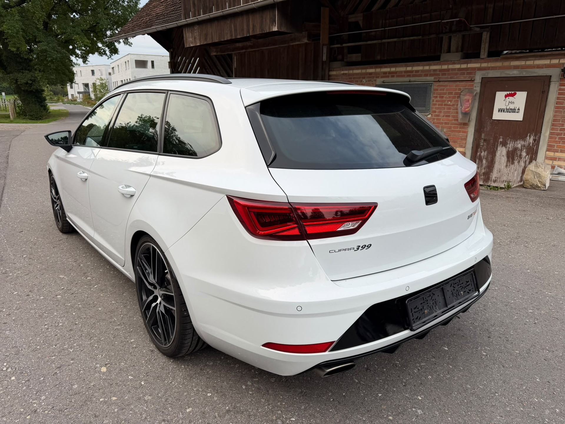 SEAT Leon ST 2.0 TSI Cupra 399 4 Drive DSG-image-3