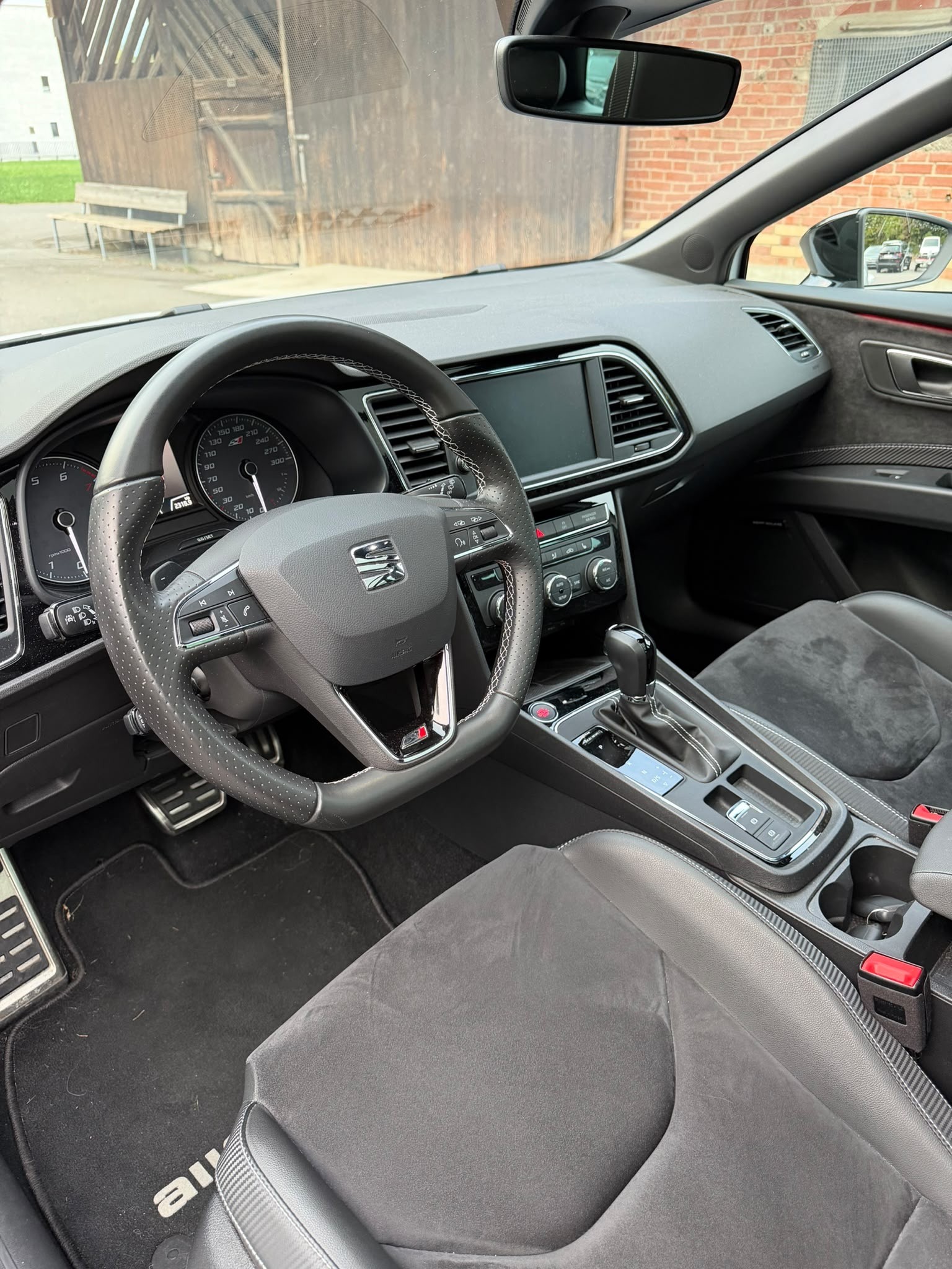 SEAT Leon ST 2.0 TSI Cupra 399 4 Drive DSG-image-5